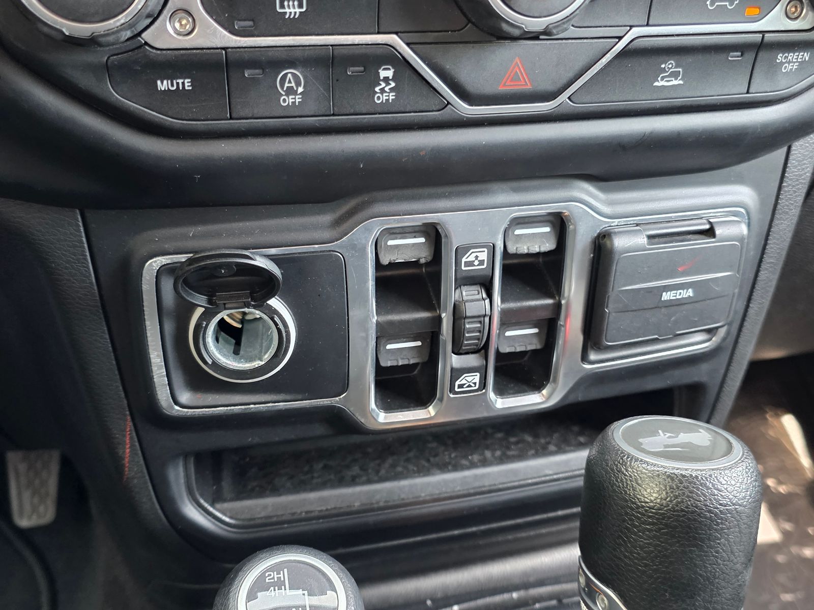 Used 2023 White Jeep Sport S image 32