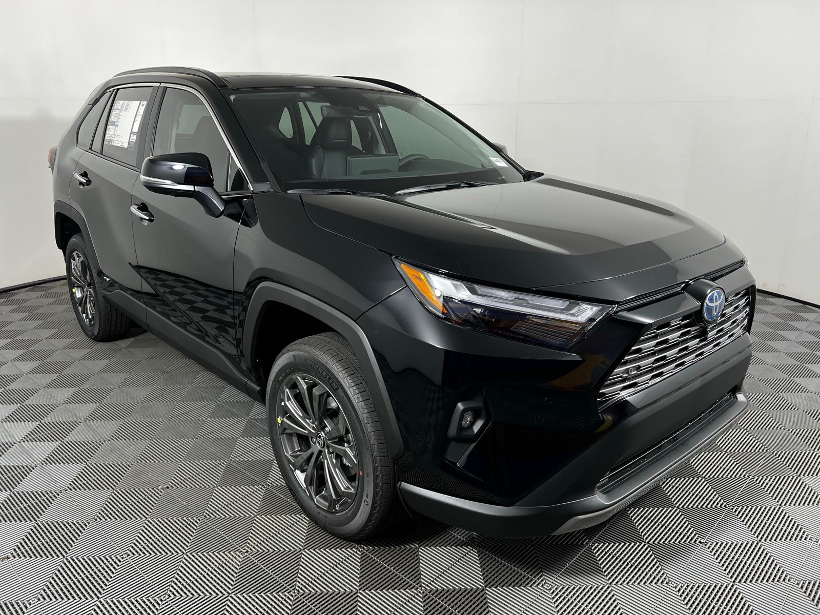 Thumbnail: 2025 Toyota RAV4 - 3