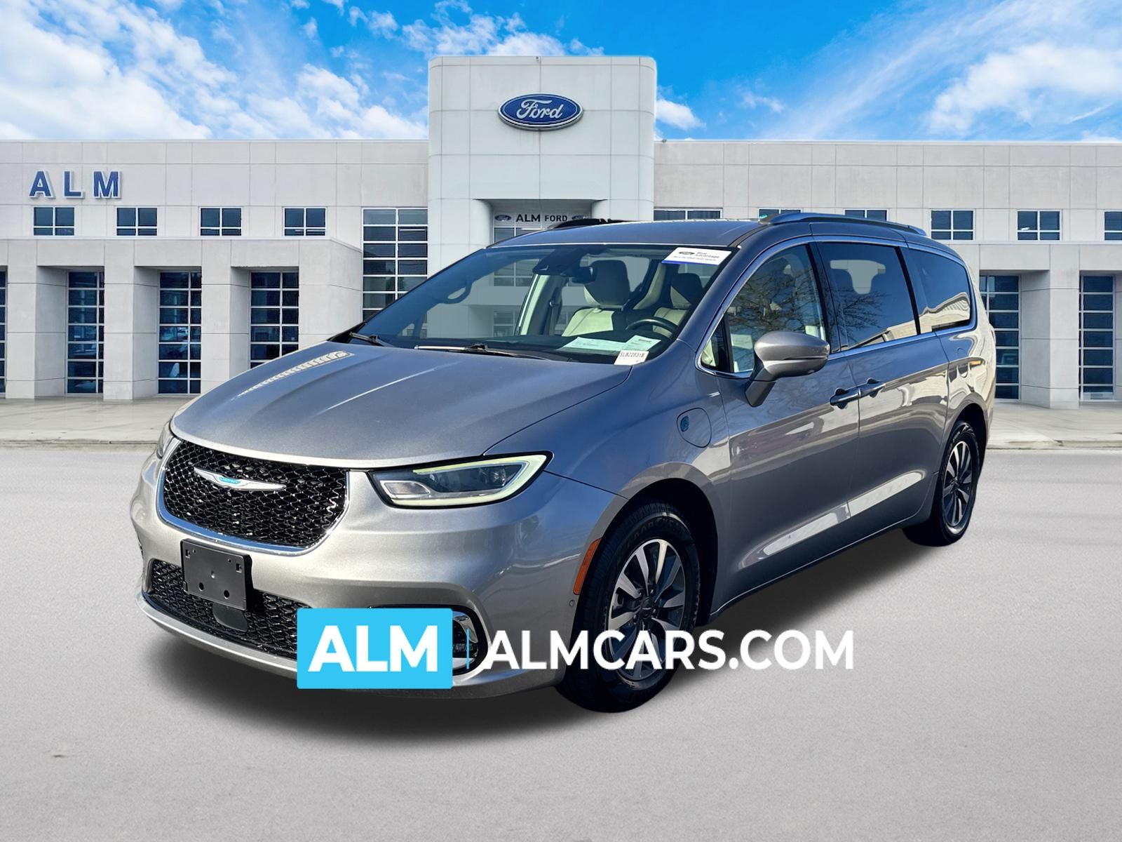 2021 Chrysler Pacifica Hybrid Touring L's photo