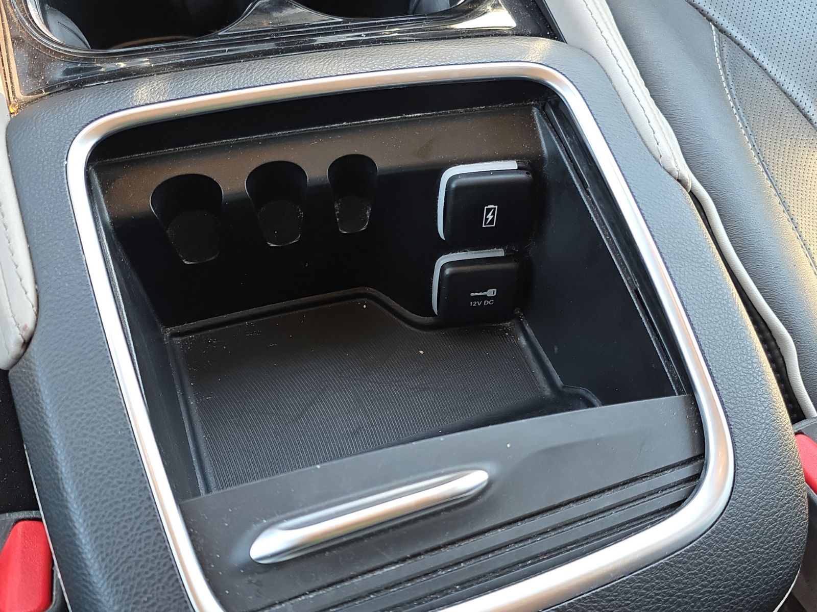 Used 2023 Black Chrysler Limited image 47