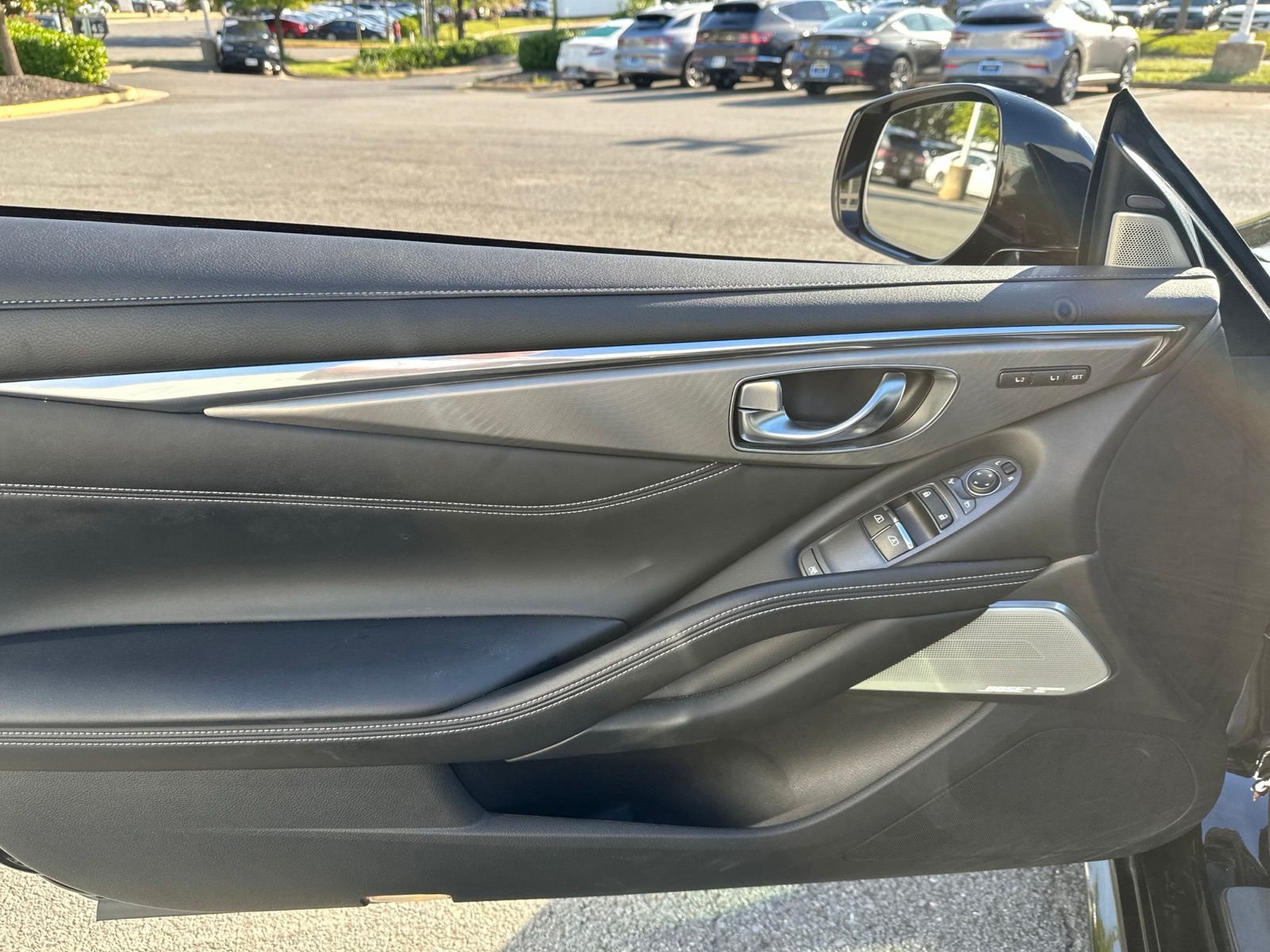 Used 2022 Black INFINITI LUXE image 28