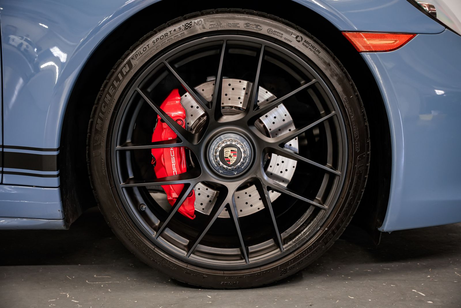 2019 Porsche 911 Carrera 4 GTS — photo 50