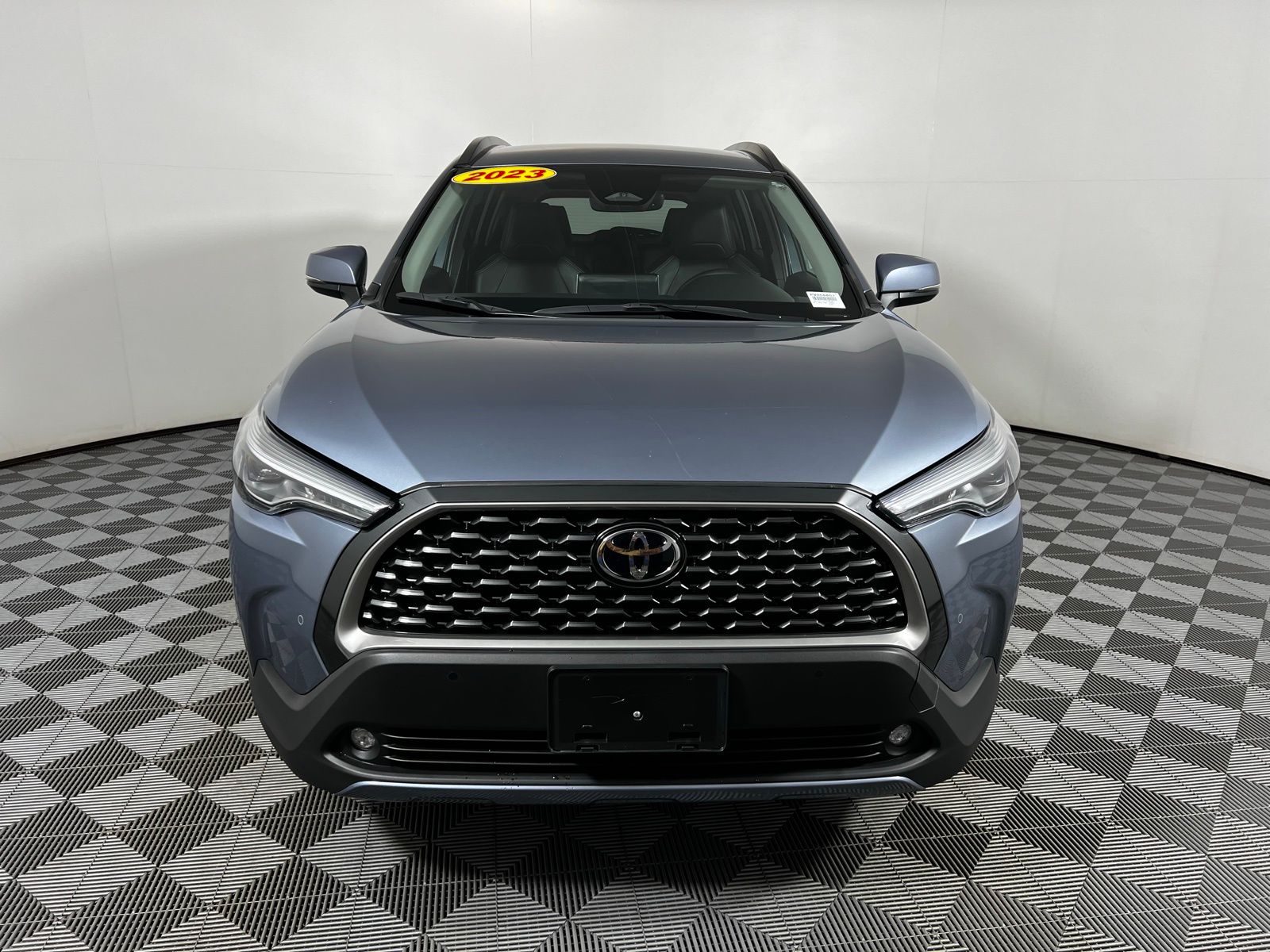 2023 Toyota Corolla Cross XLE 2