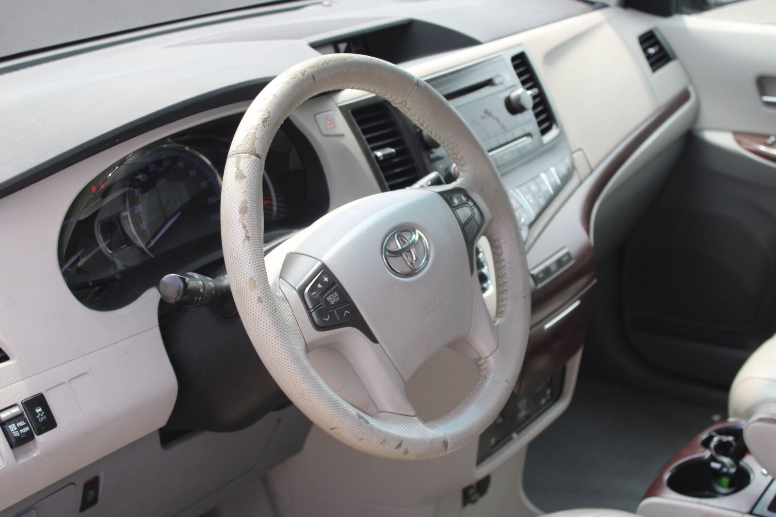 Used 2011 Gray Toyota XLE image 3
