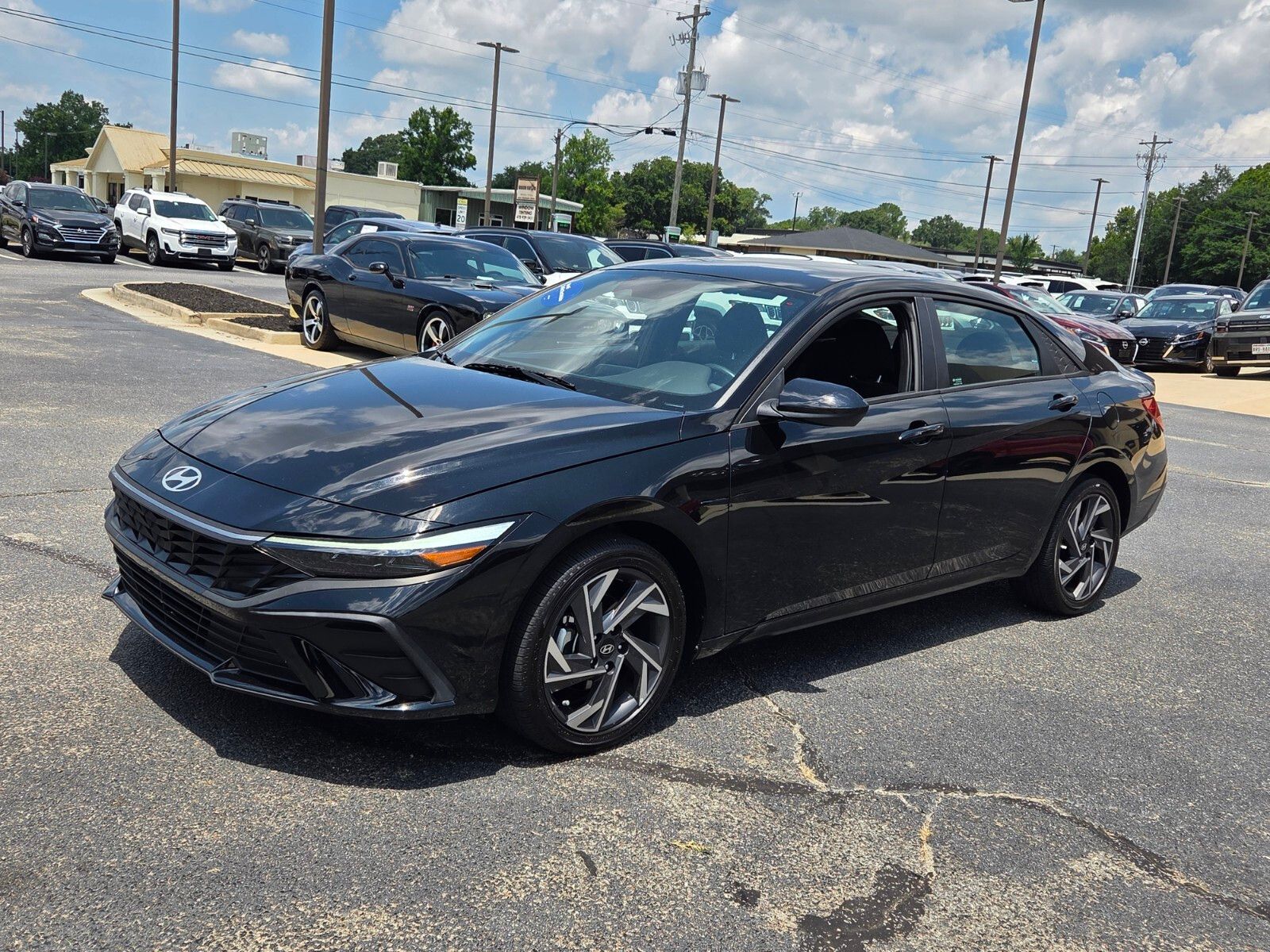 Used 2025 Black Hyundai SEL Sport image 3