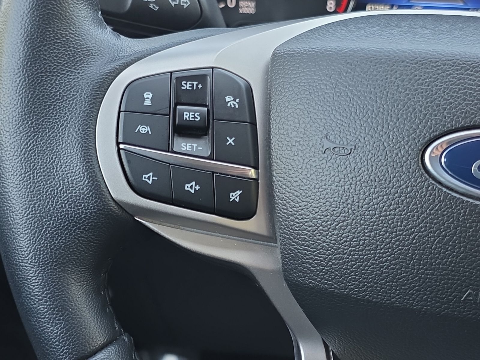 Used 2023 Silver Ford Limited image 31