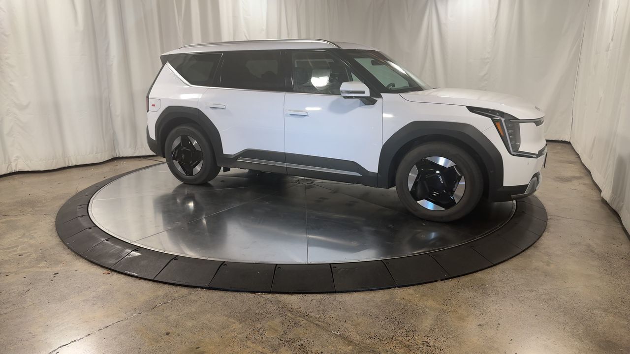 2026 Kia EV9 Wind photo 3