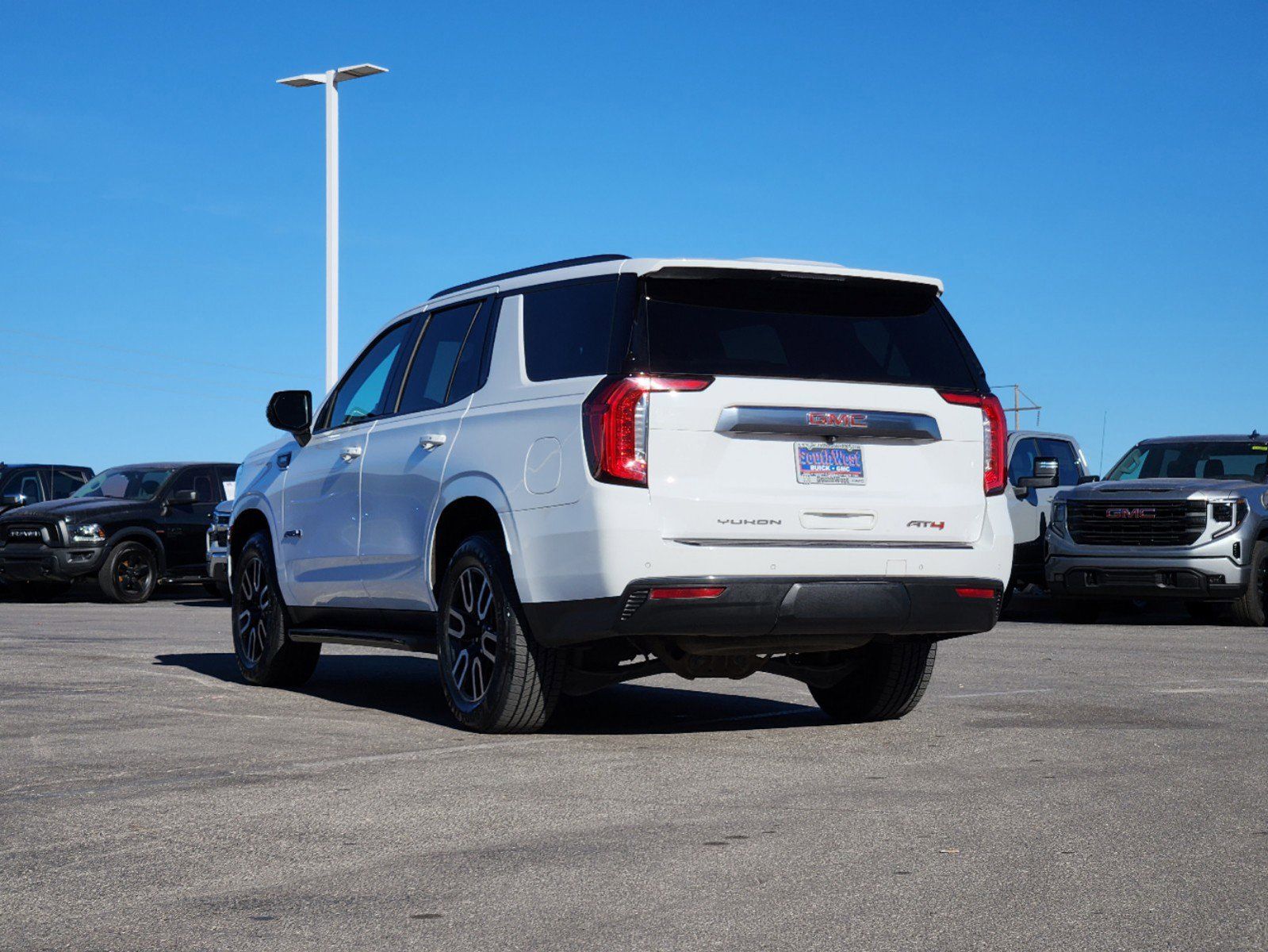 2021 GMC Yukon AT4 6