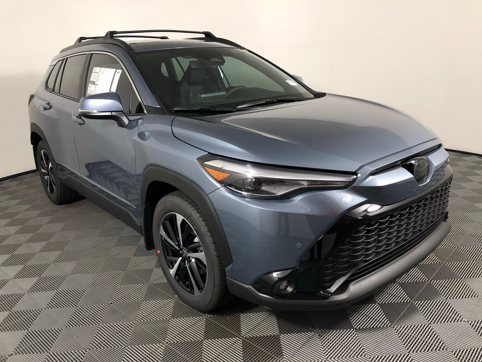 2025 Toyota Corolla Cross XSE 3