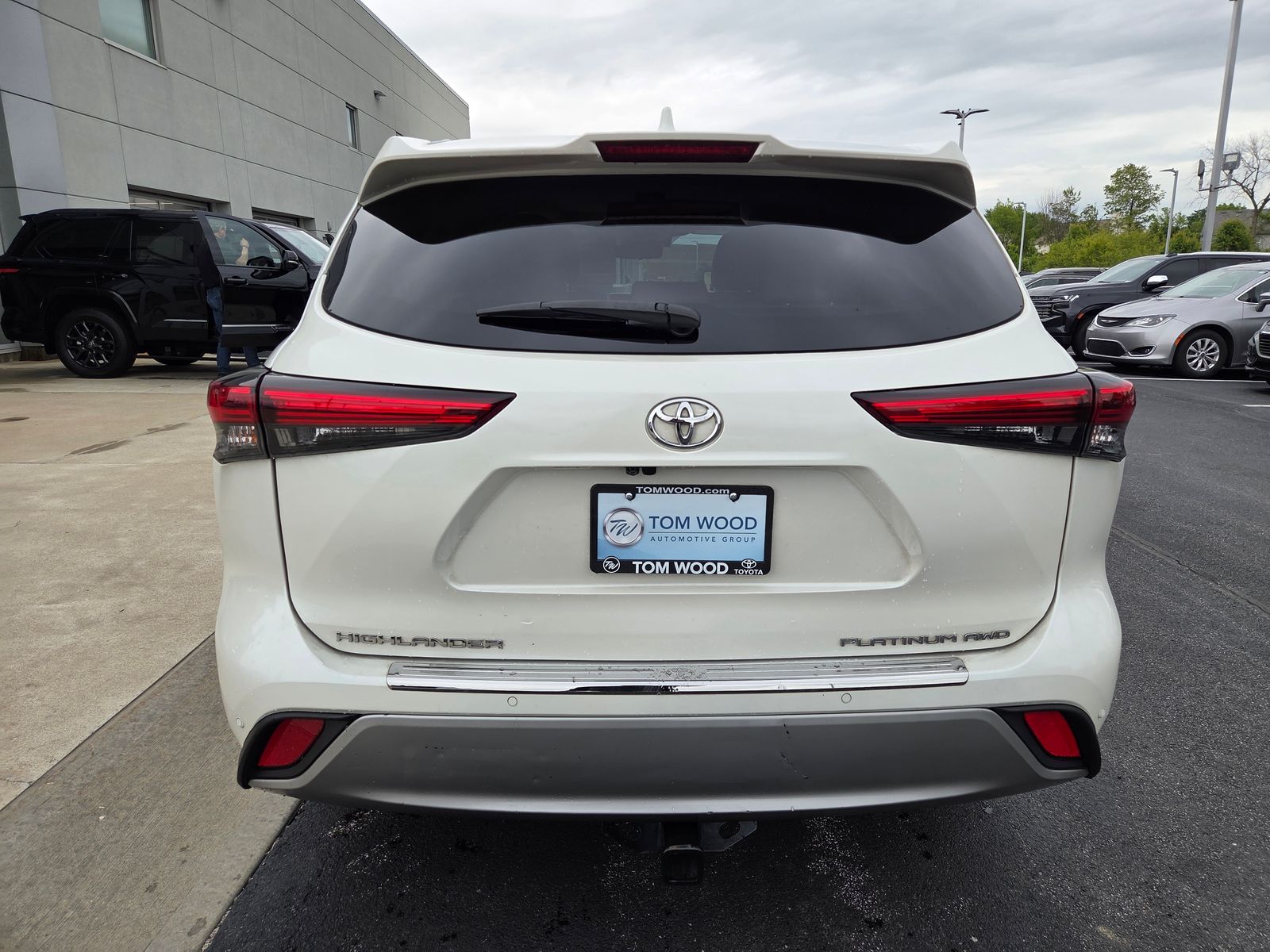 used 2021 Toyota Highlander car, priced at $29,325