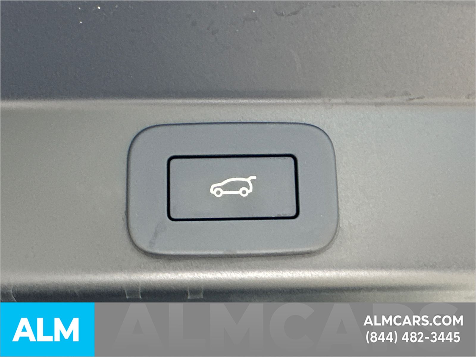 Used 2025 White Land Rover Dynamic SE image 22