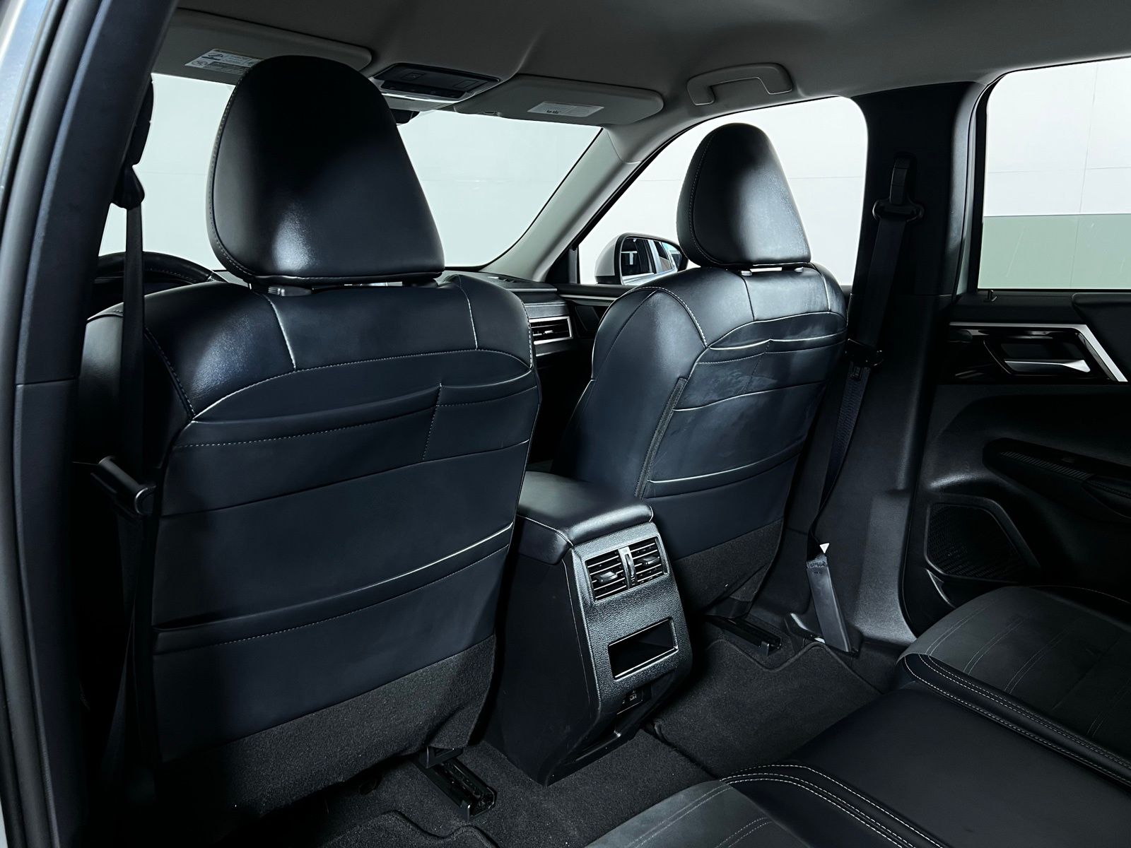 Thumbnail: 2024 Mitsubishi Outlander - 23