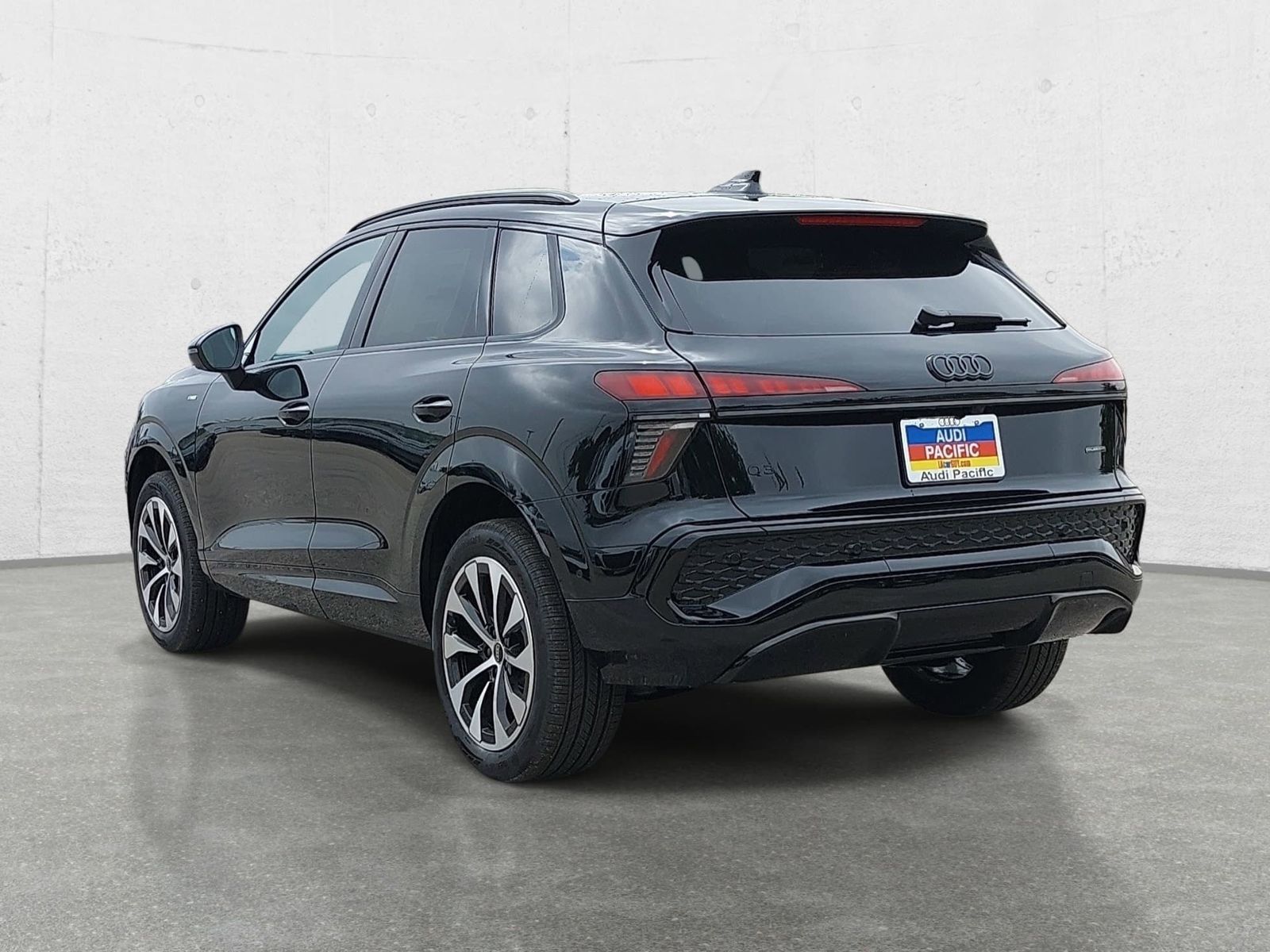 View vehicle photo 7
