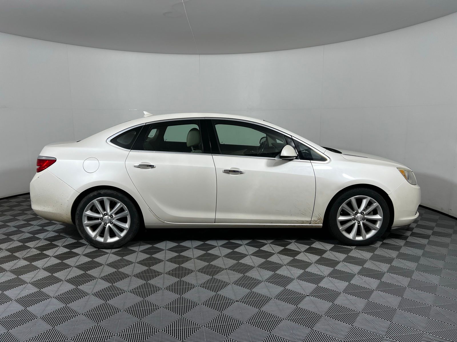 2013 Buick Verano Base 4