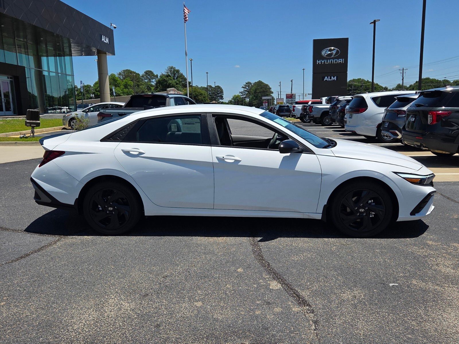 New 2026 White HYUNDAI SEL Sport image 13