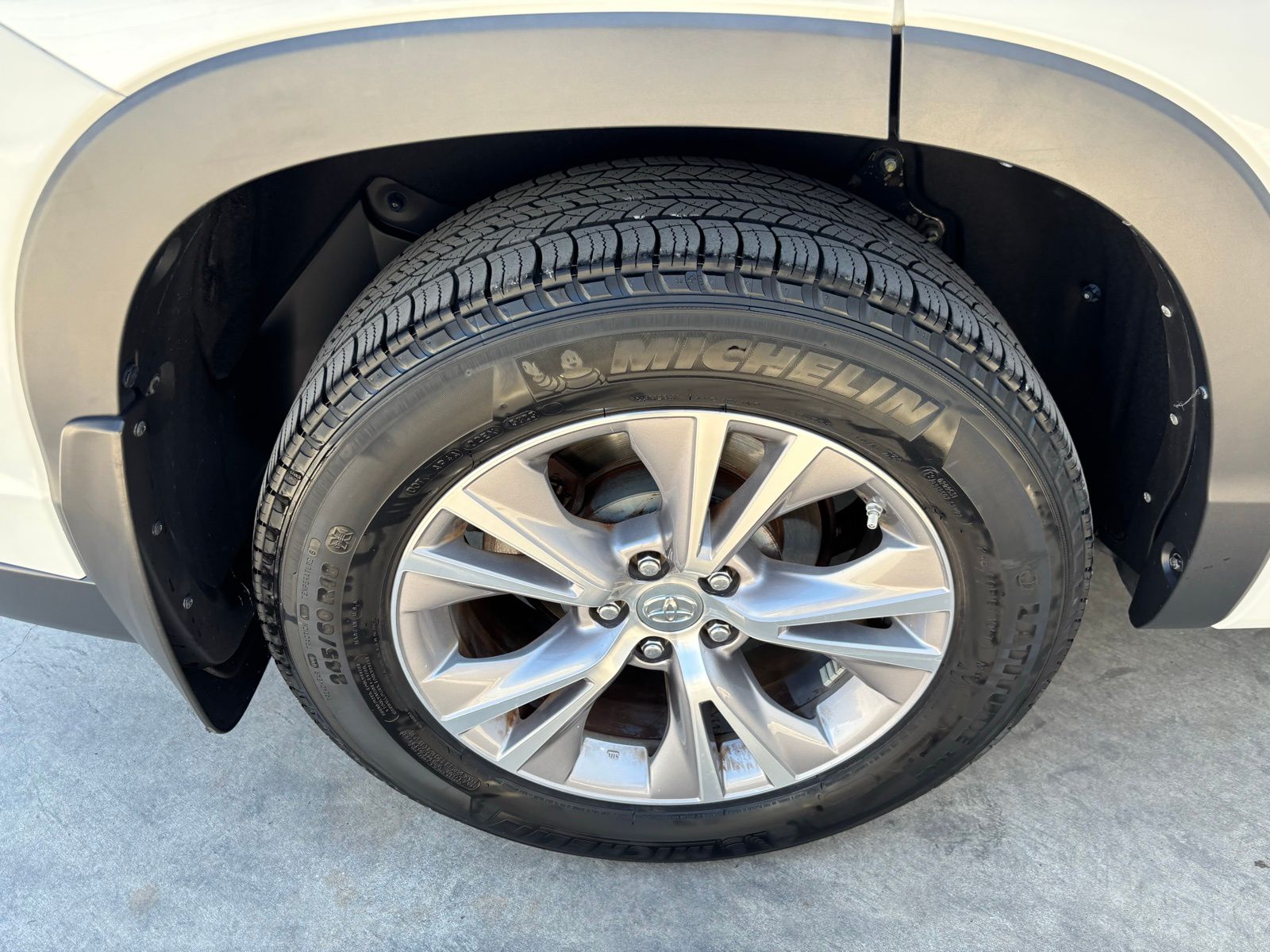 Used Car 2015 Toyota Highlander  Xle V6 For Sale Under $12,000 In Austin, Texas
