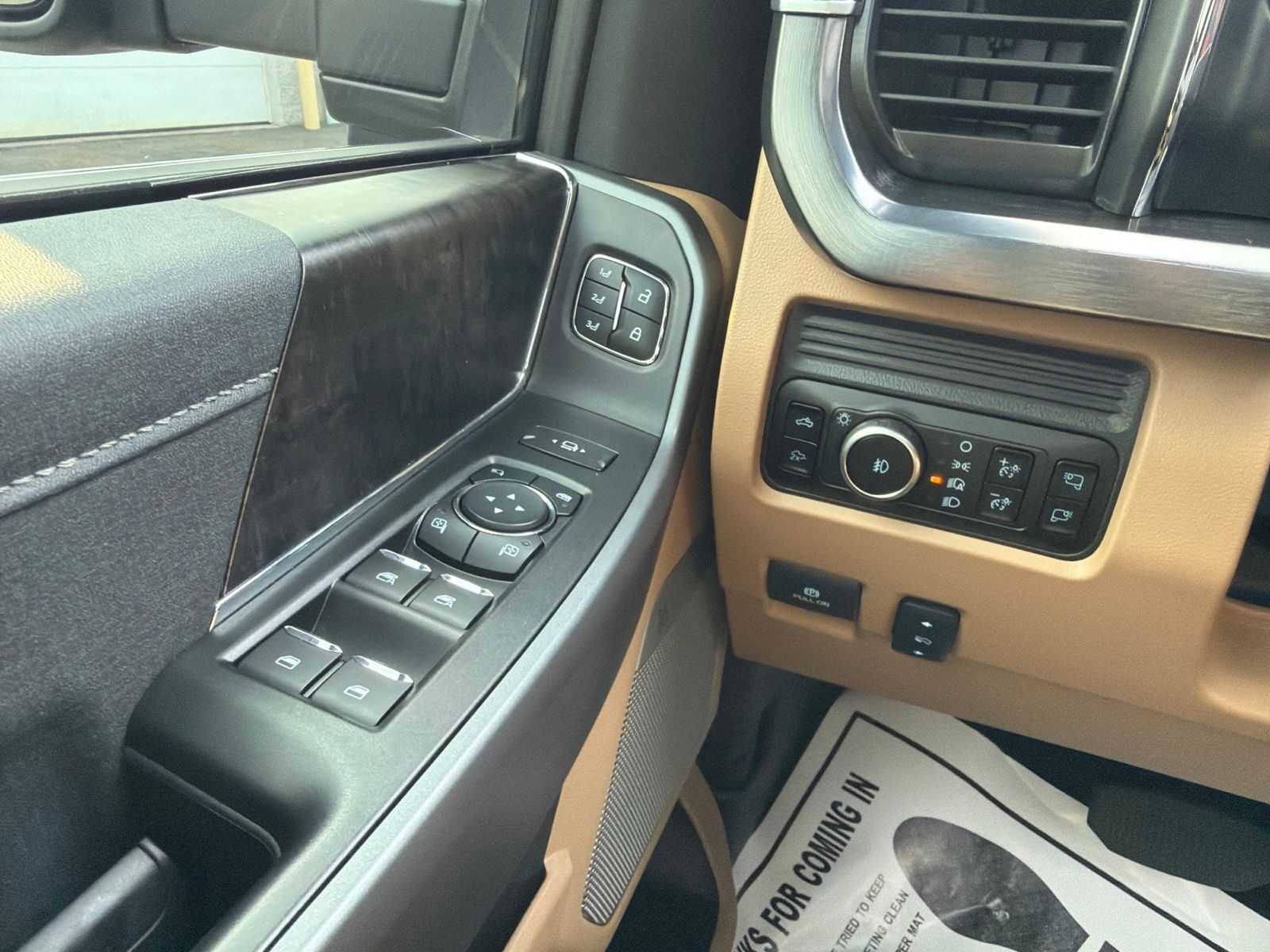 Certified Used 2025 Agate Black Metallic Ford Lariat image 20