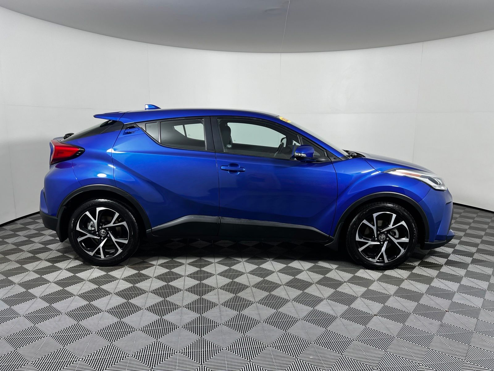 Thumbnail: 2021 Toyota C-HR - 4
