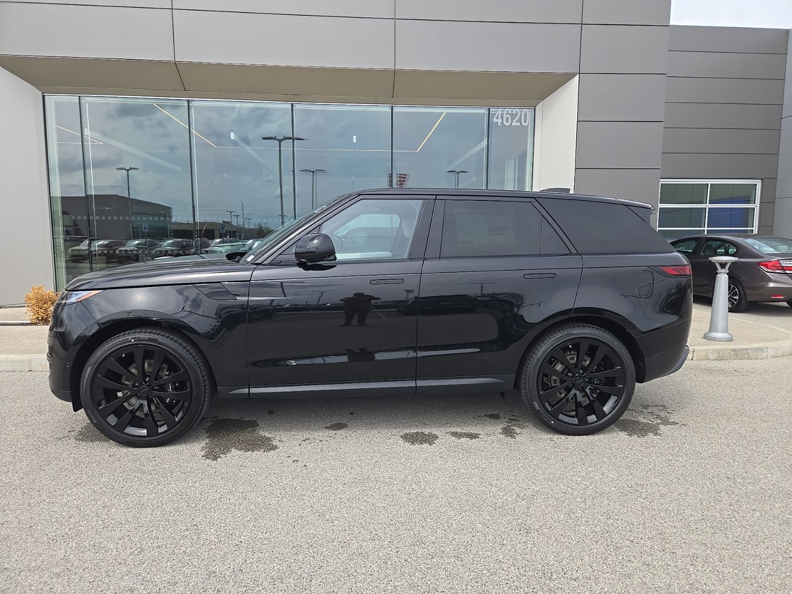 View vehicle photo 5