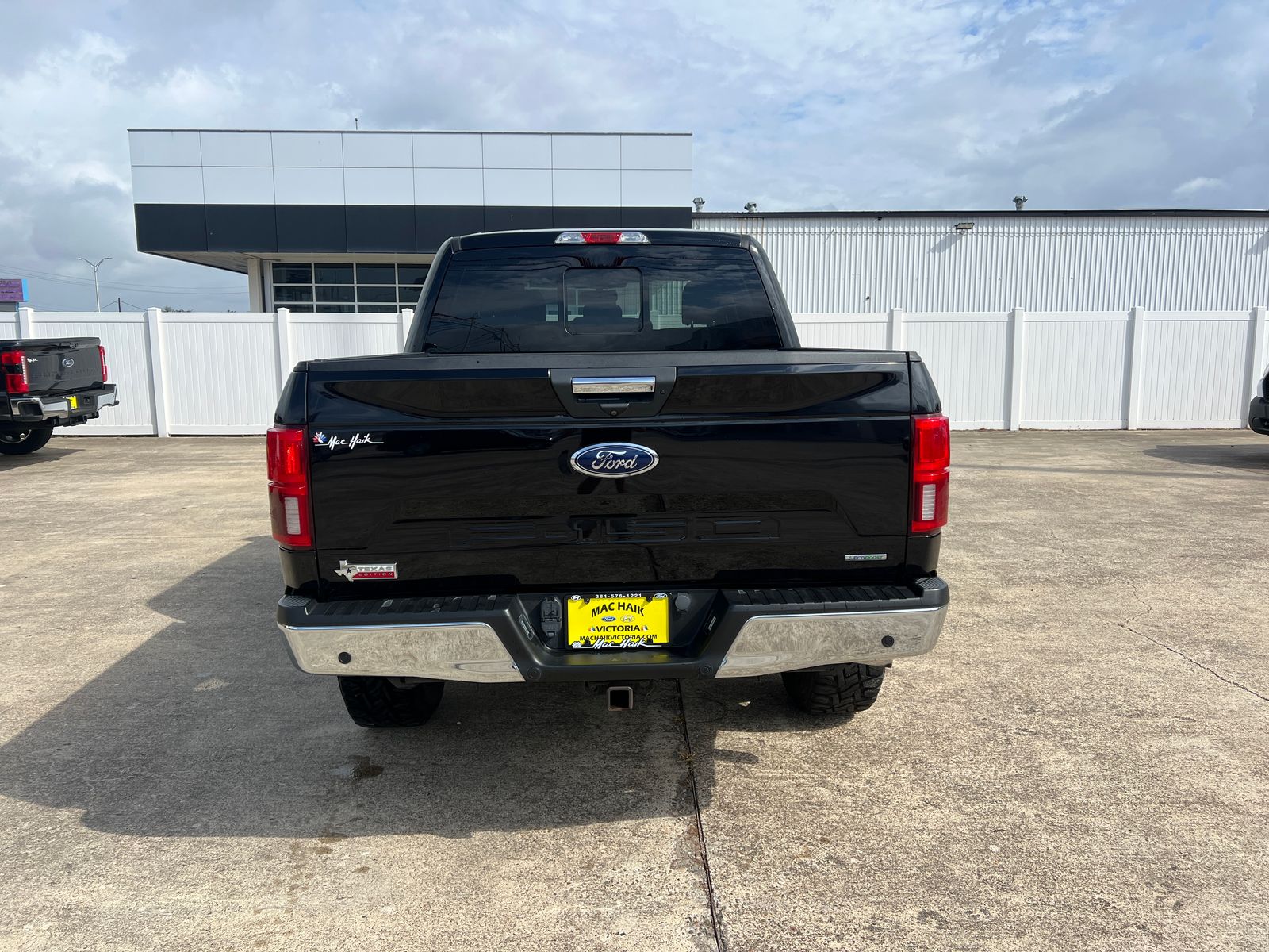 View vehicle photo 4