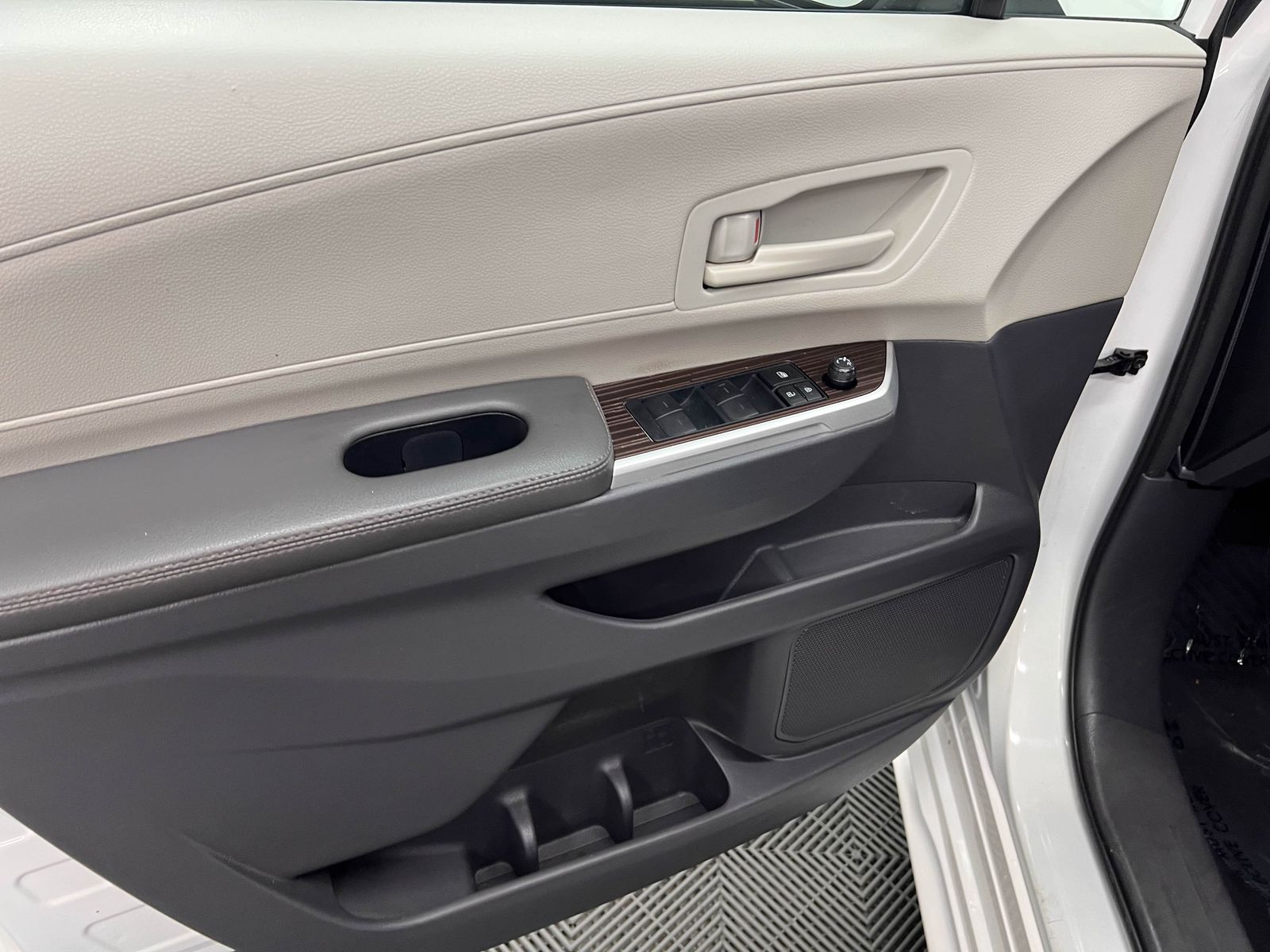 used 2023 Toyota Sienna car, priced at $33,788