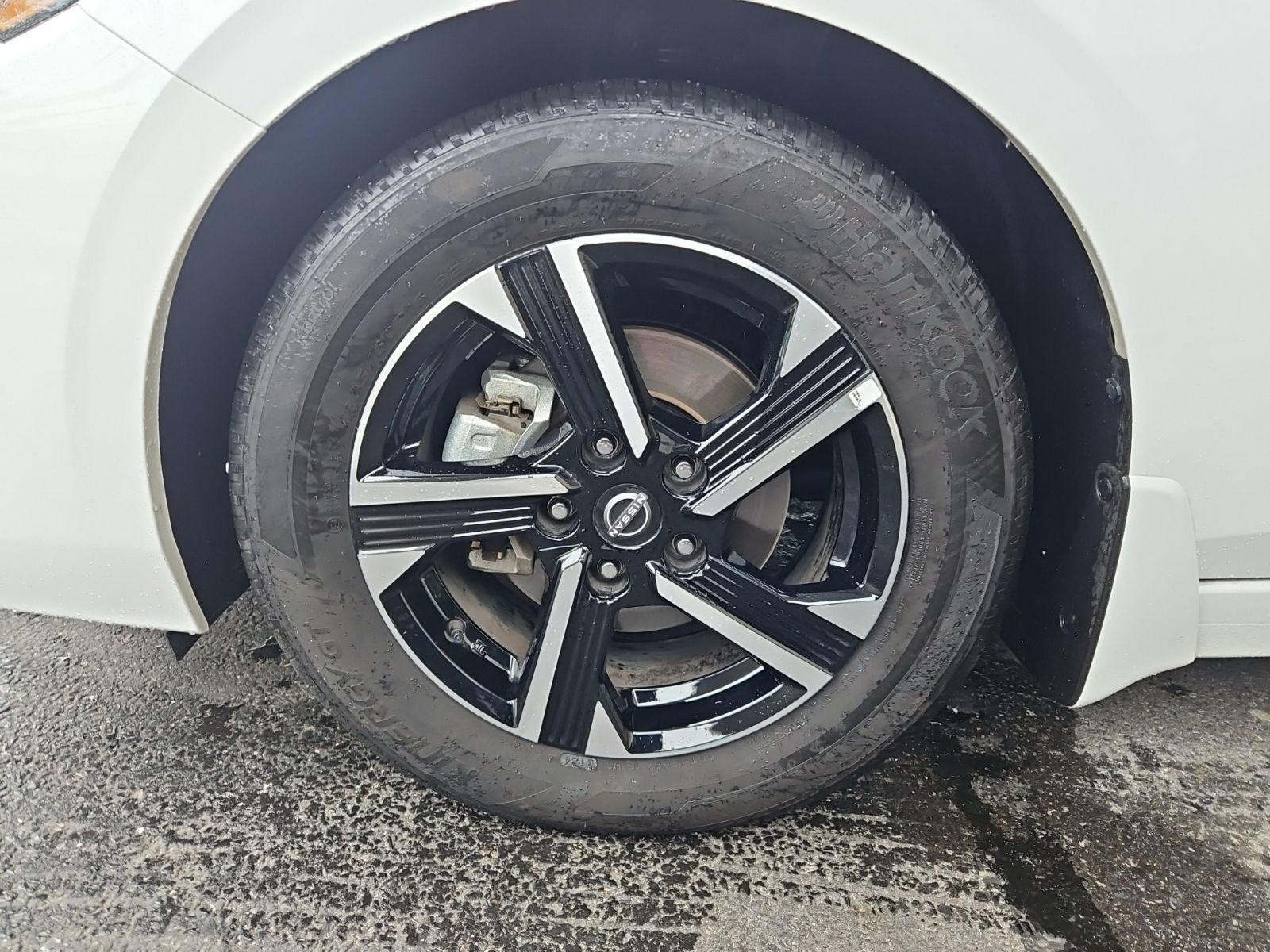 Used 2025 White Nissan SV image 35