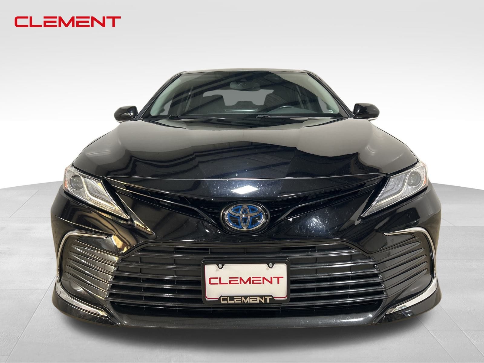 2022 Toyota Camry Hybrid XLE 2