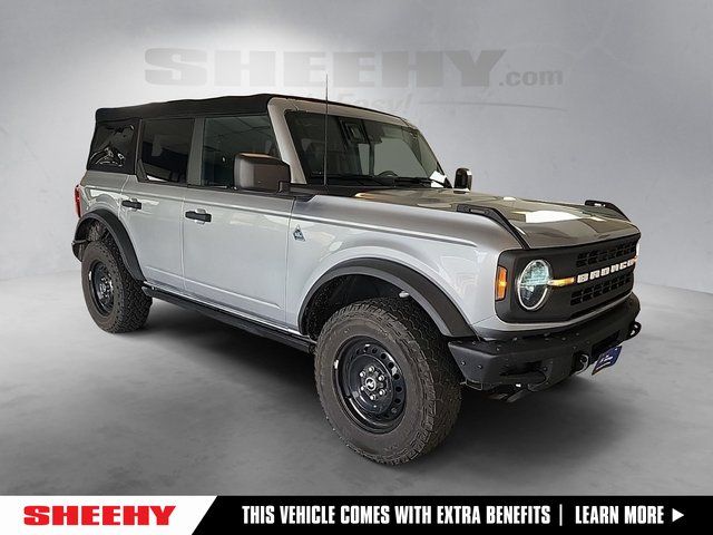 Iconic Silver Metallic 2022 Ford Bronco SUV / Crossover Four-Wheel Drive 7-Speed Manual