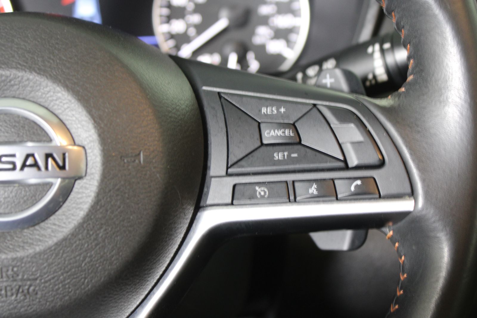 Used 2022 White Nissan 2.0 SR image 26