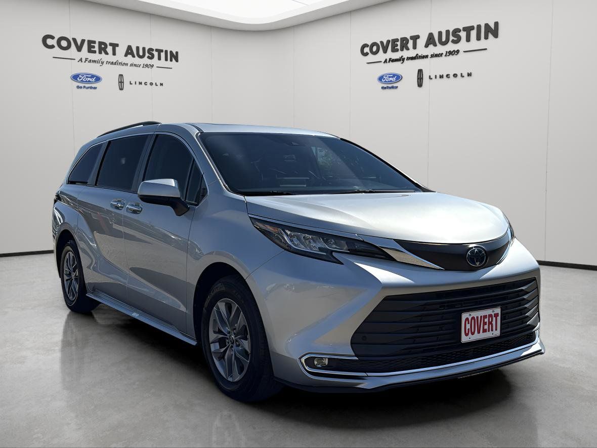 Used Car 2023 Toyota Sienna  Xle For Sale Under $50,000 In Austin, Texas