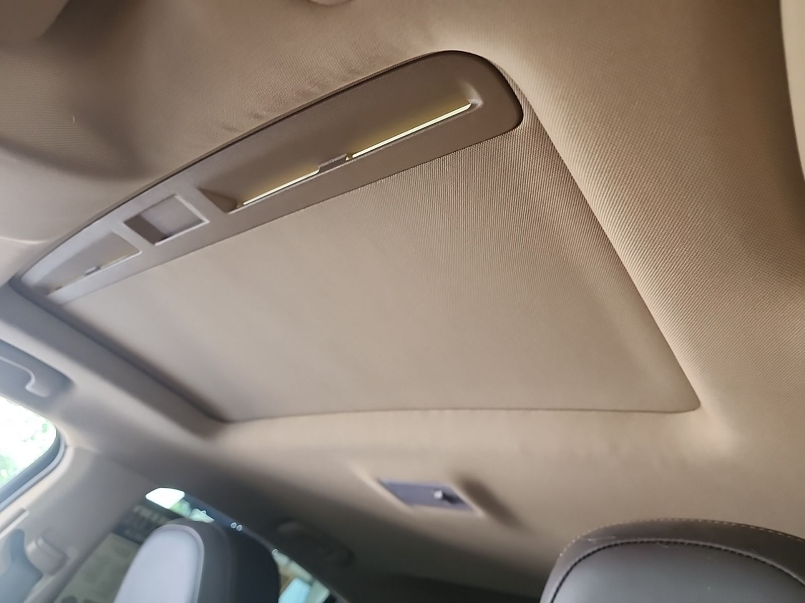 Used 2016 White Pearl Metallic Buick Premium image 30