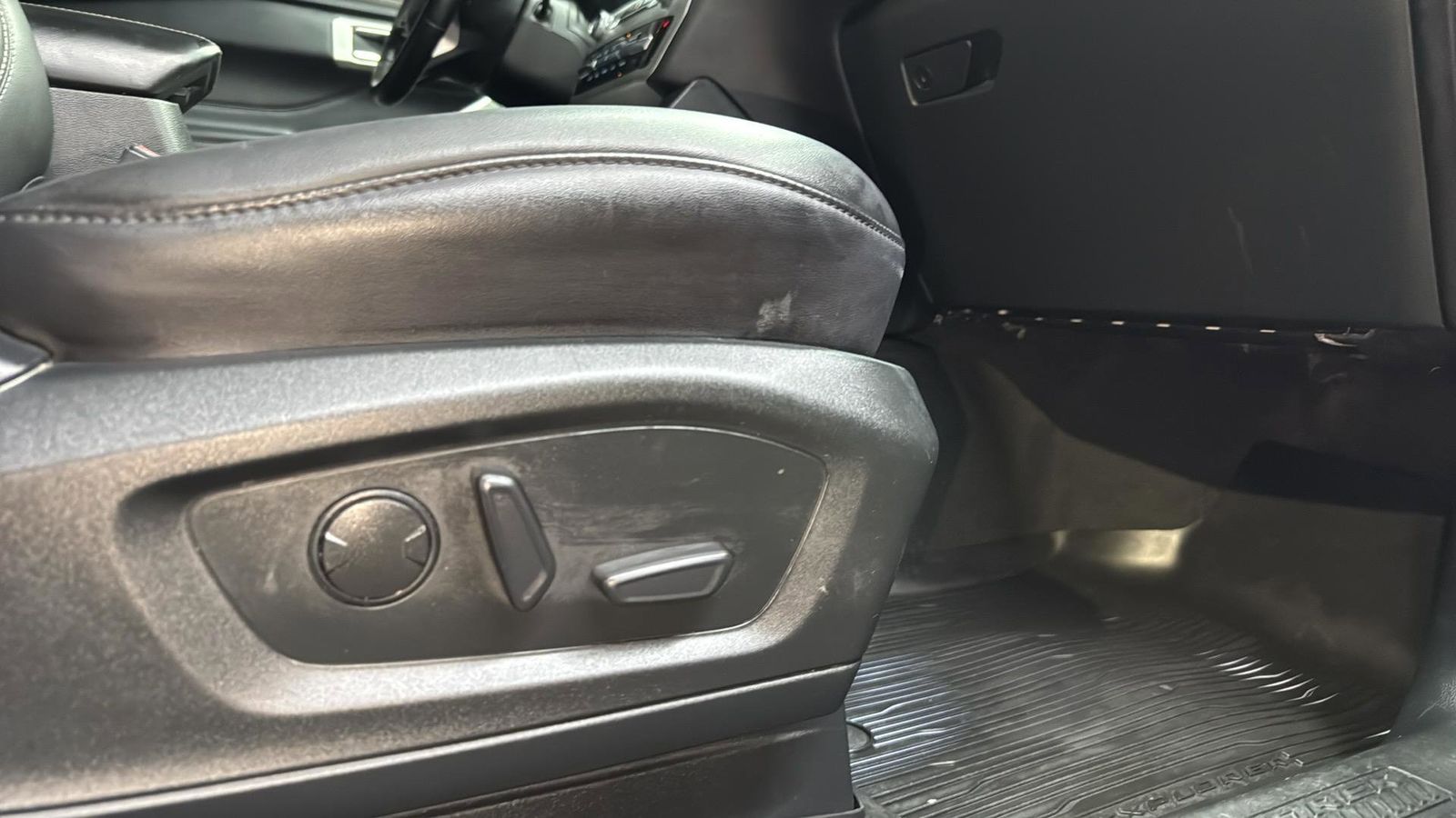 Used Car 2022 Ford Explorer  Xlt For Sale Under $30,000 In Austin, Texas