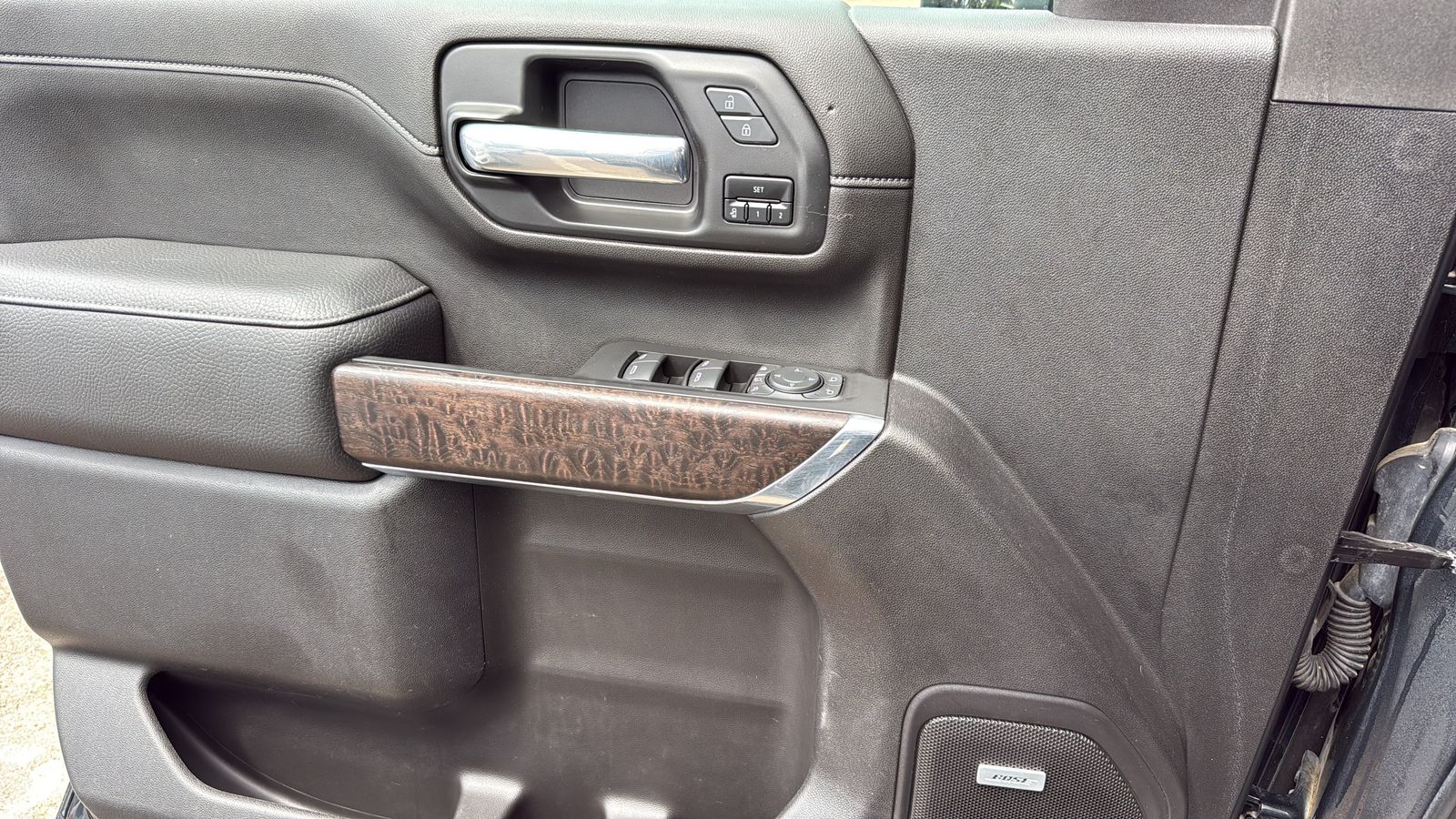 Used 2023 Green GMC Denali image 11