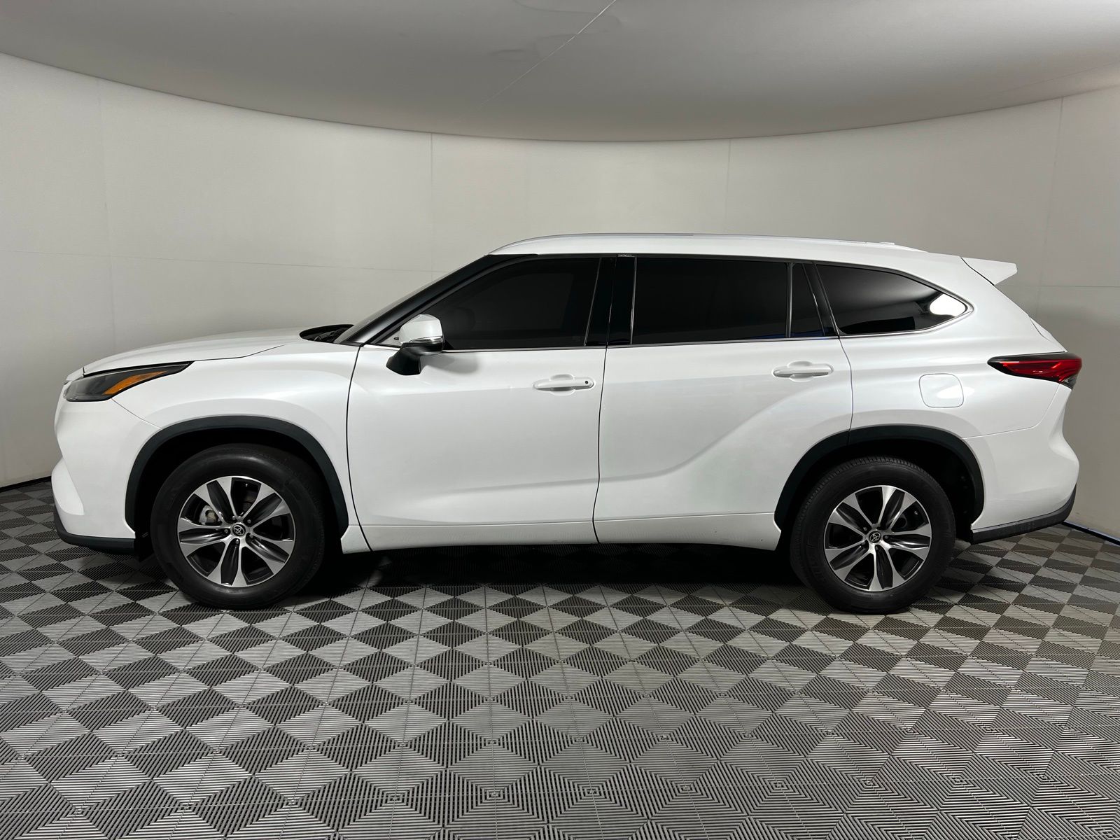 2022 Toyota Highlander Platinum 8