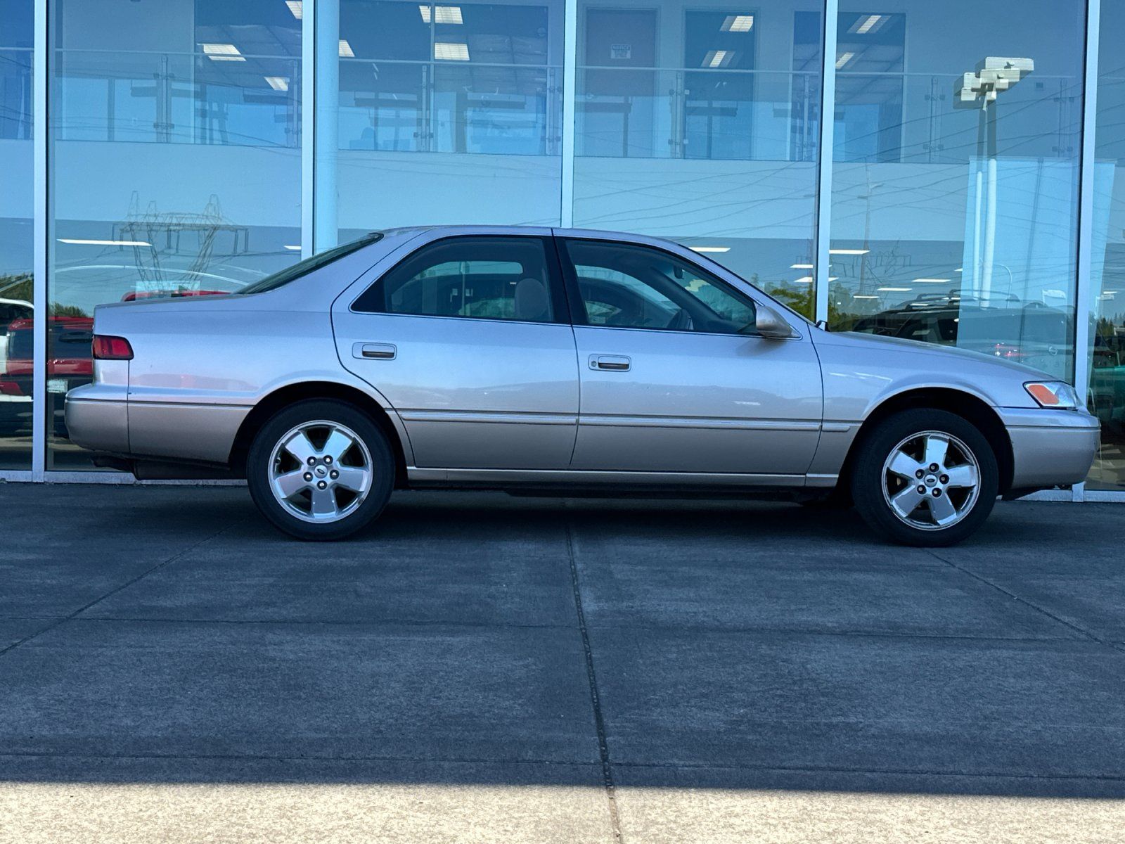 Used 1999 Toyota Camry LE with VIN 4T1BG22K6XU551658 for sale in Wilsonville, OR