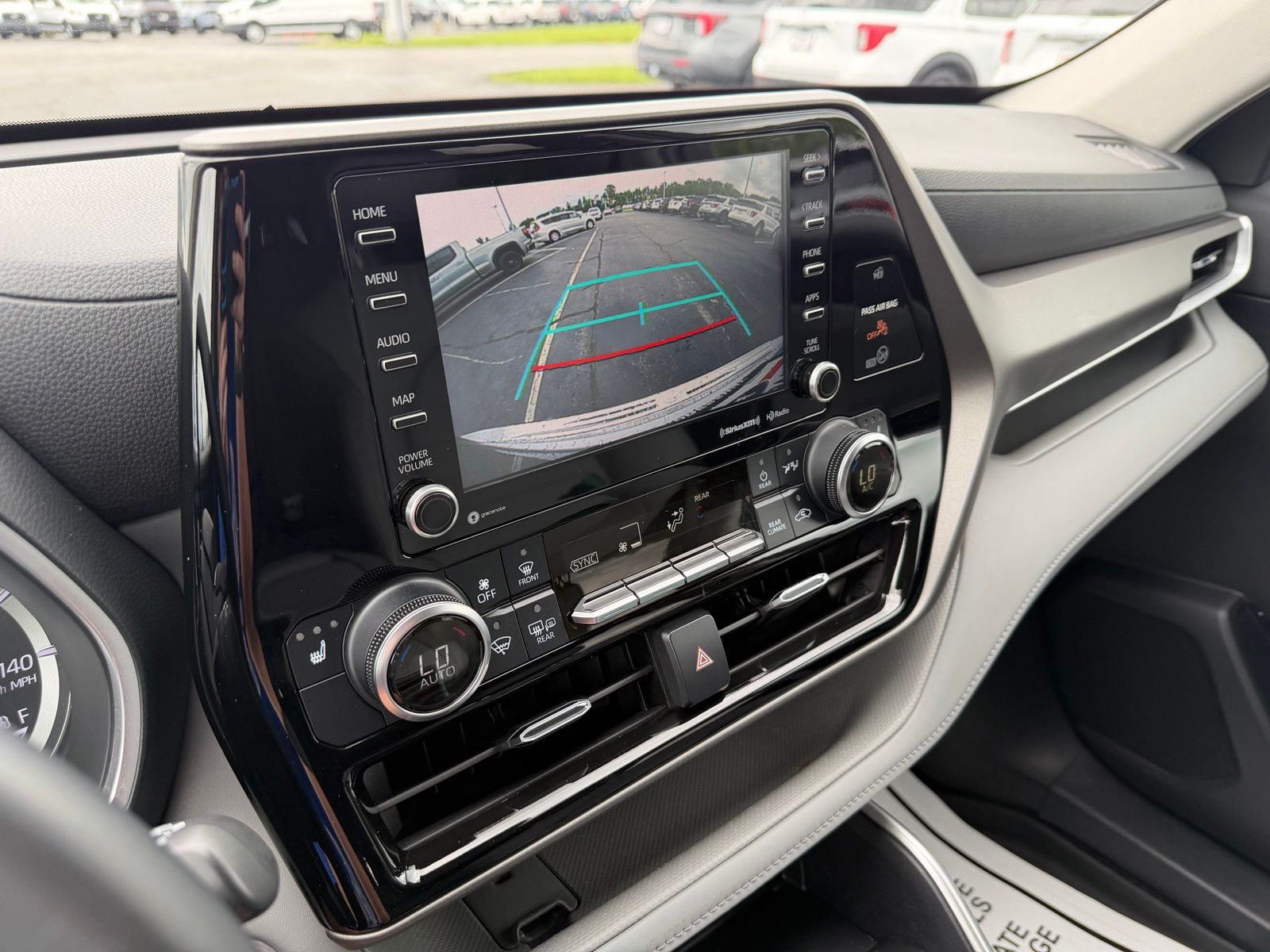 2021 Toyota Highlander image 22