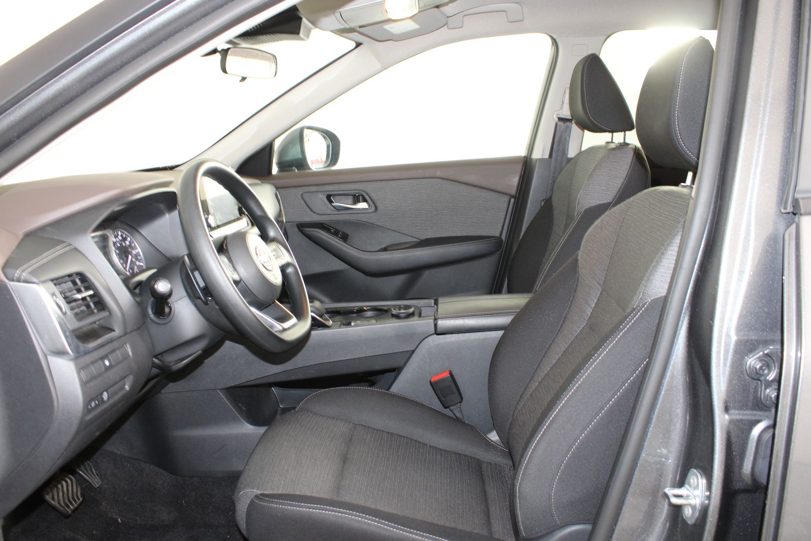 Used 2023 Gray Nissan SV image 13