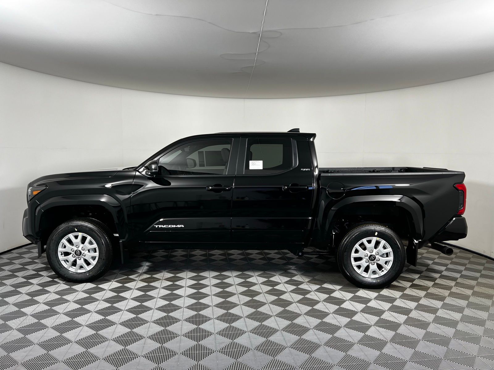 2025 Toyota Tacoma SR5 8