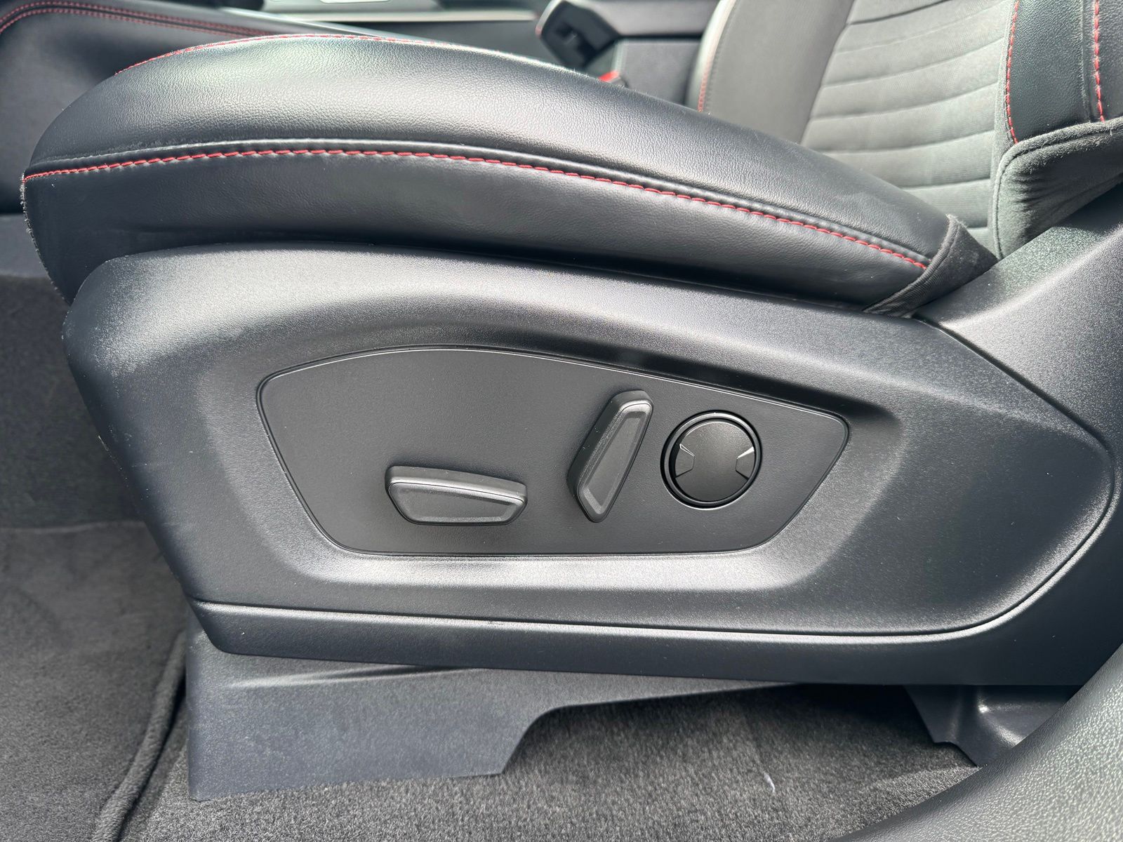 Used 2025 Ford Explorer SUV