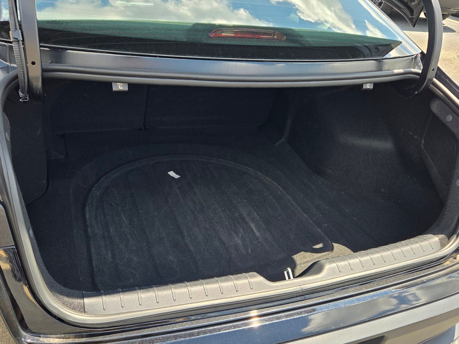 Used 2025 Black Kia LXS image 12