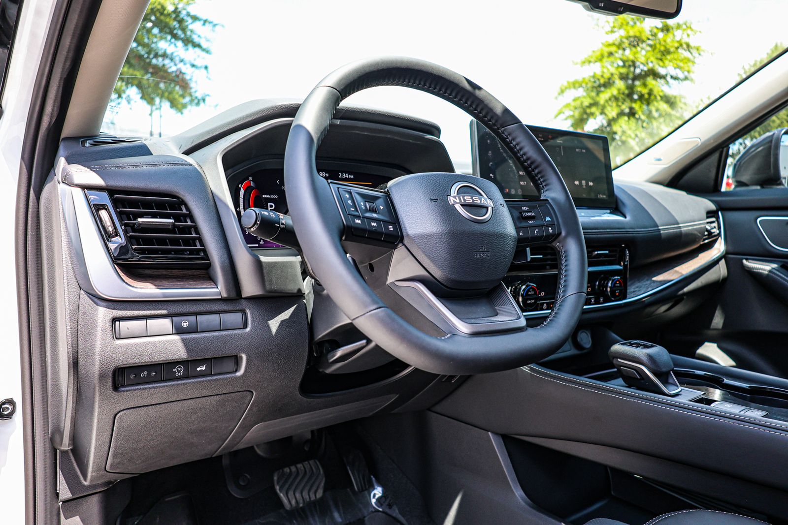 2025 Nissan Rogue Platinum photo 14