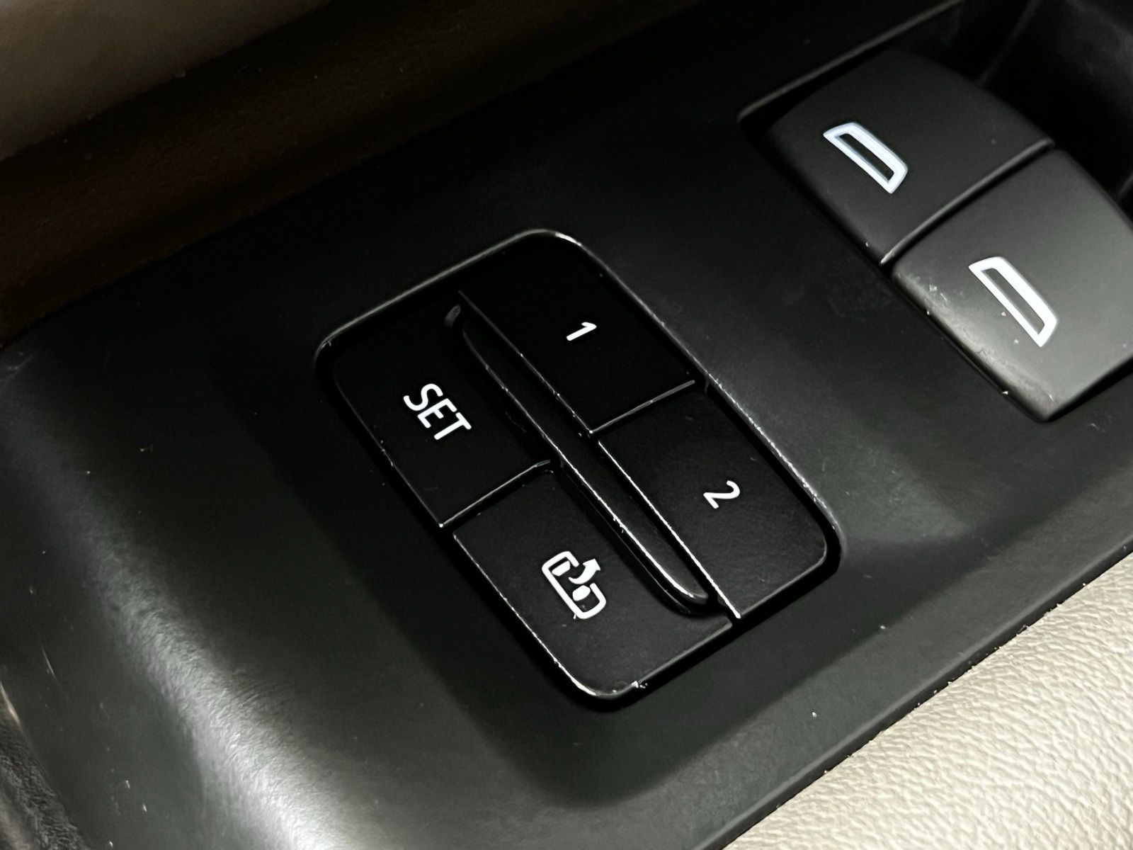 Thumbnail: 2022 GMC Yukon XL - 15