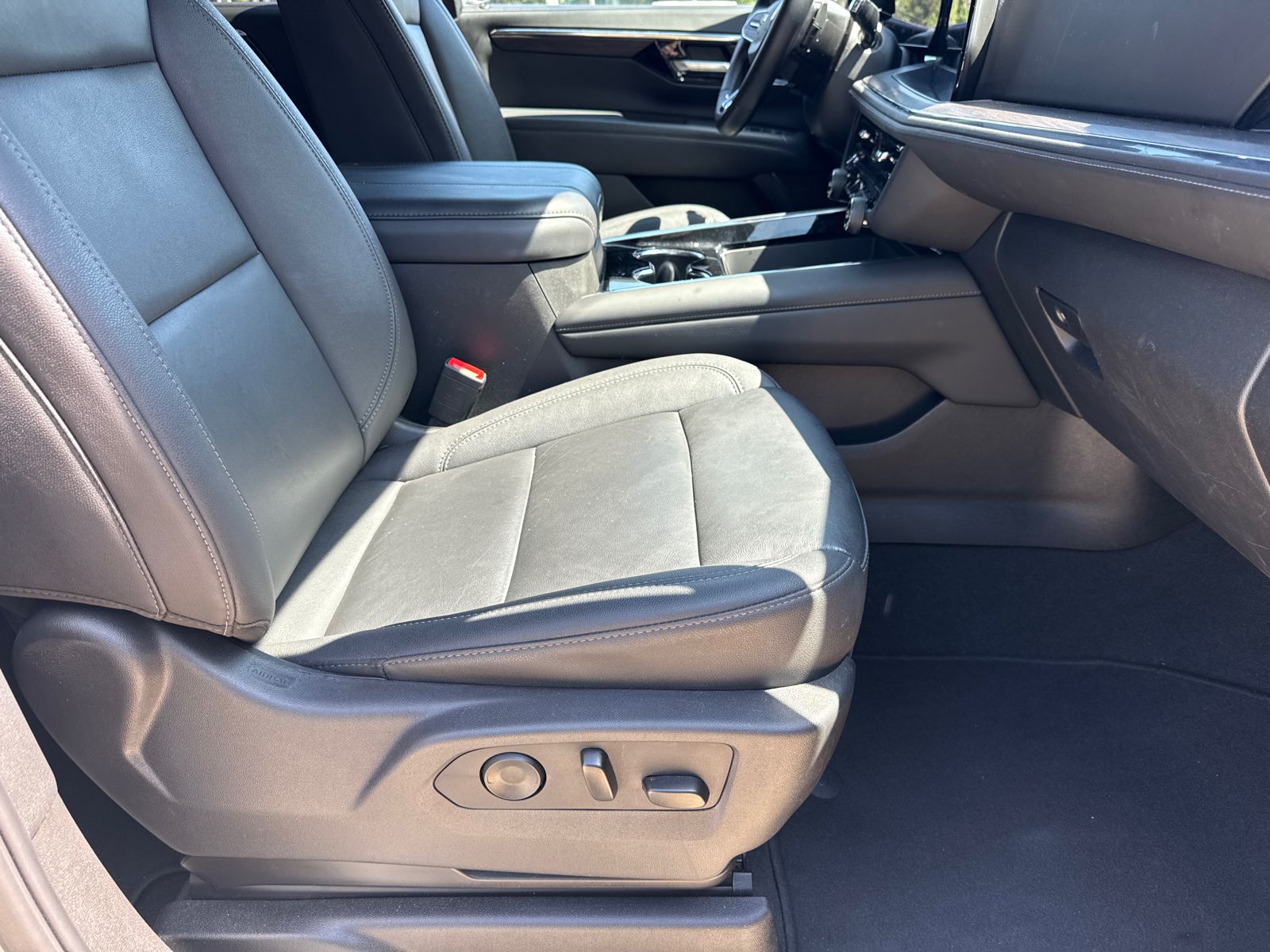 Used 2025 Gray Chevrolet LT image 13