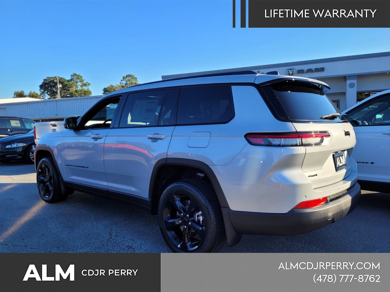 New 2025 Silver Zynith Exterior Paint Jeep Altitude X image 12