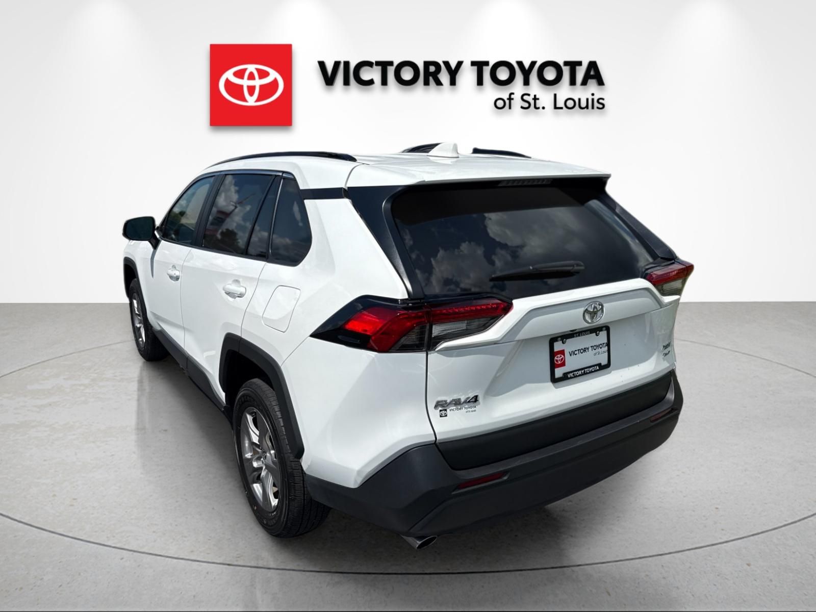 Used 2025 White Toyota XLE image 5
