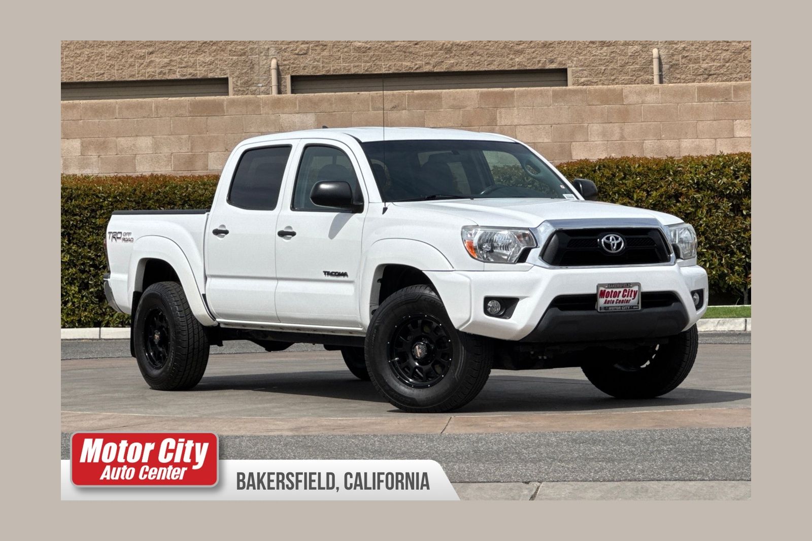 Super White 2014 Toyota Tacoma Pickup Truck Four-Wheel Drive 5-Speed Automatic