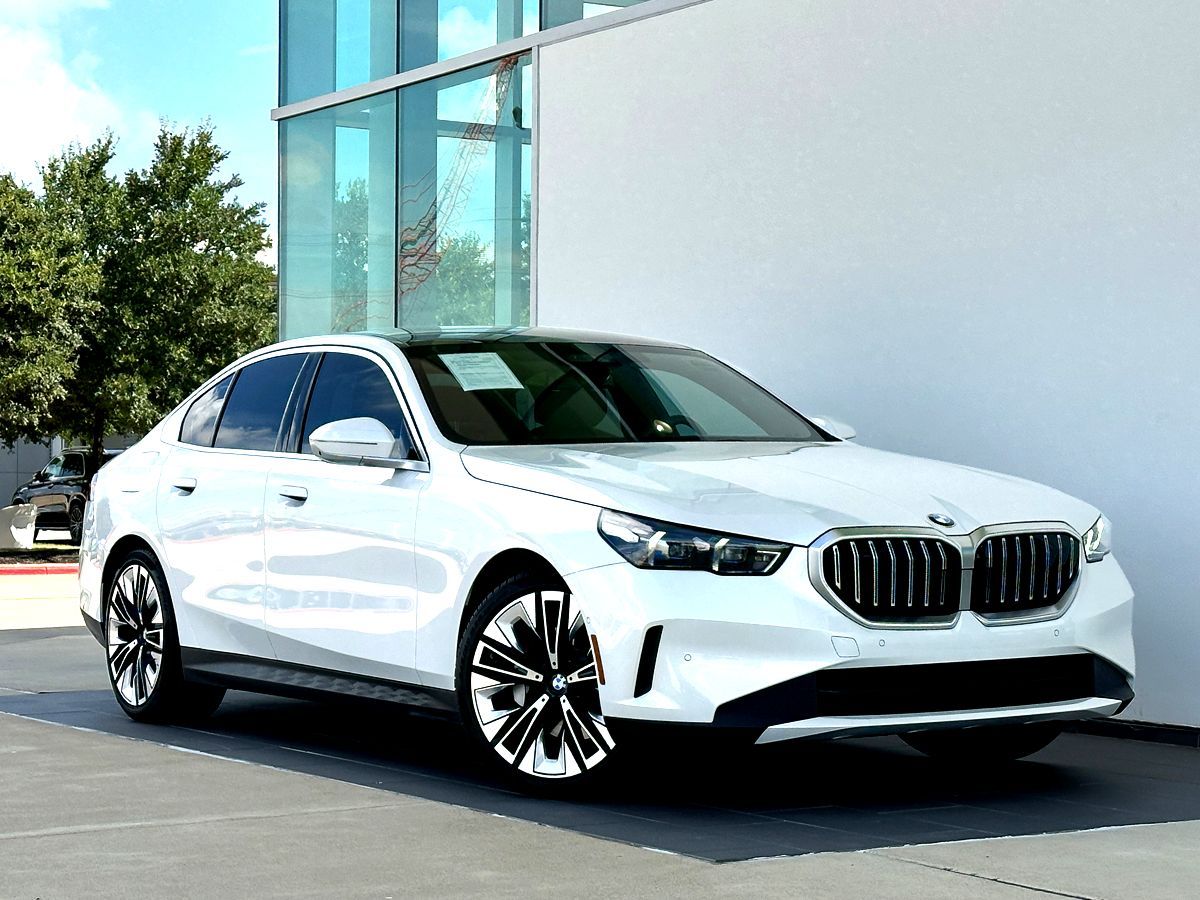 Mineral White Metallic 2026 BMW 5 Series Sedan Rear-Wheel Drive 8-Speed Automatic