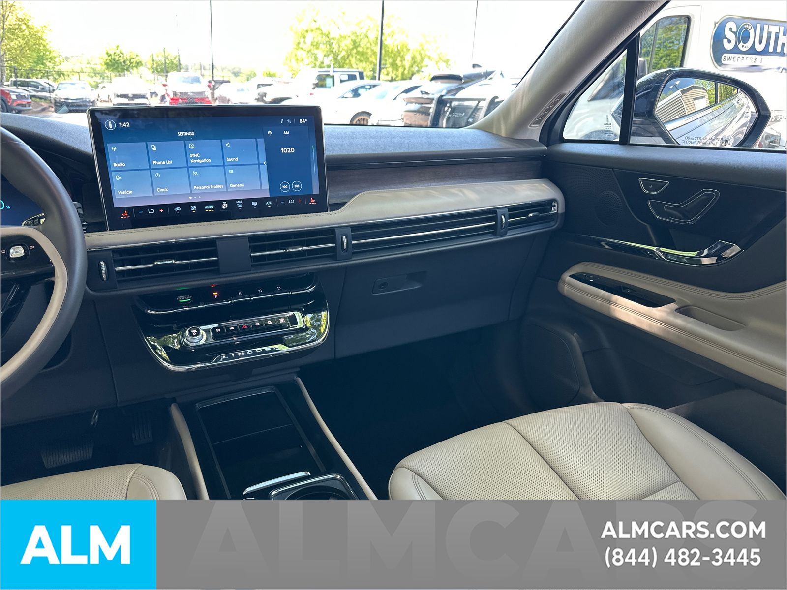 Used 2024 White Lincoln Grand Touring image 17