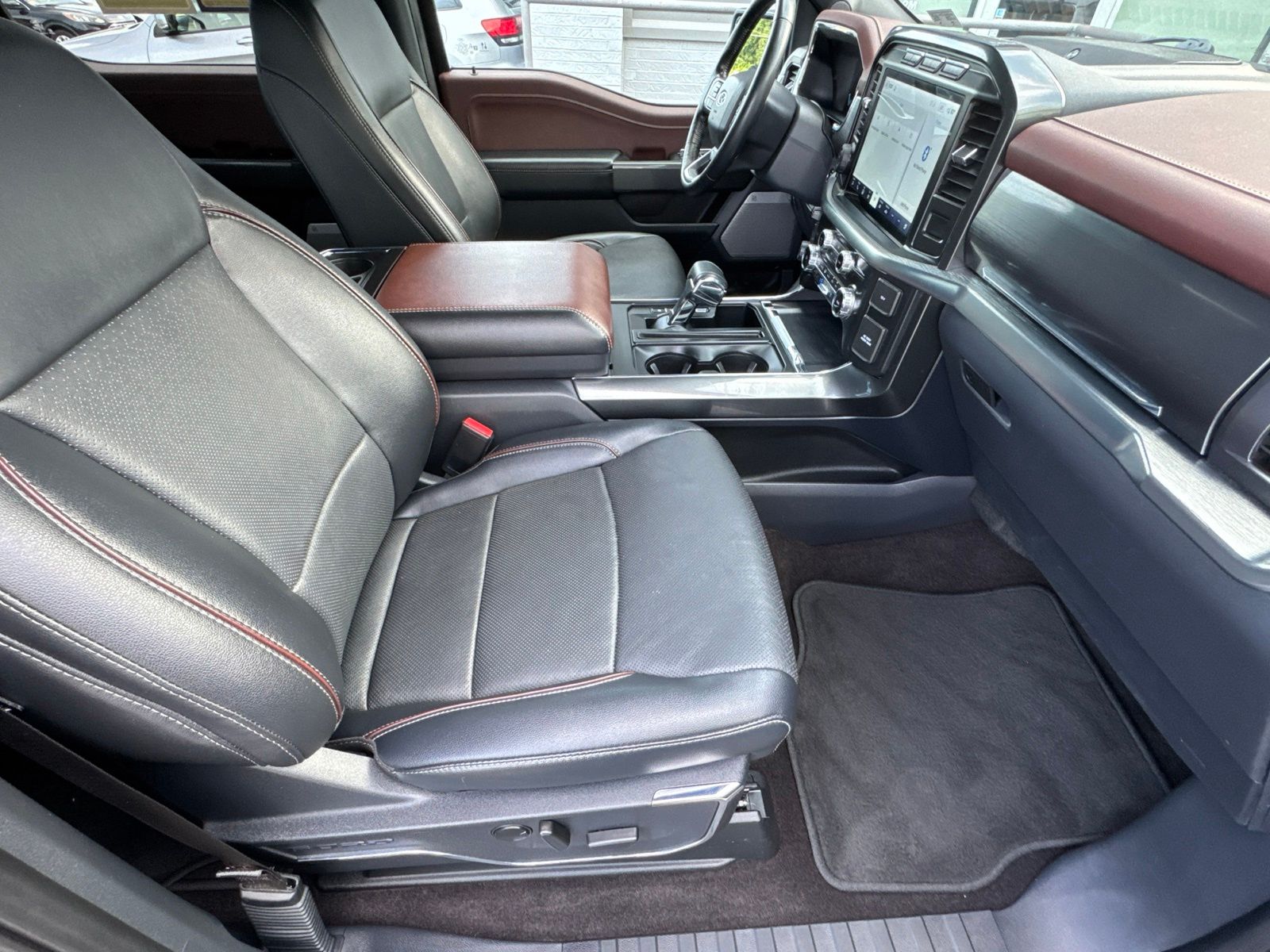 Used 2022 Agate Black Metallic Ford Lariat image 36