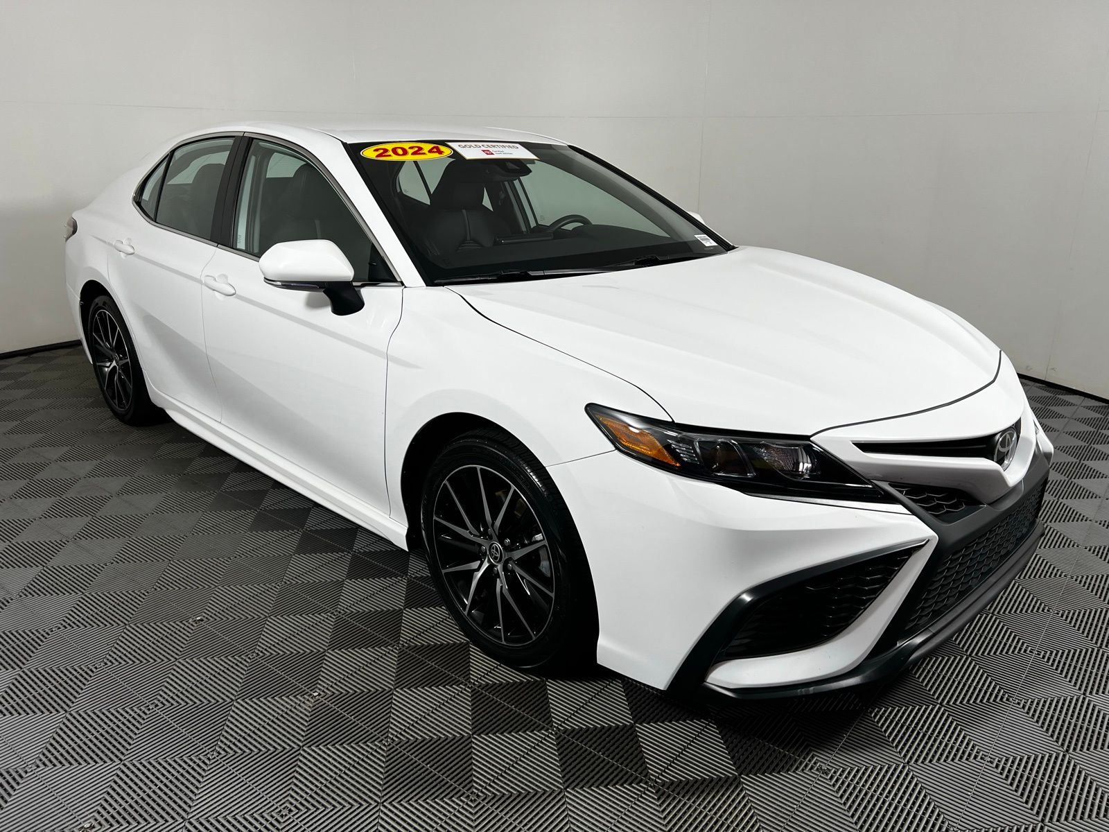 2024 Toyota Camry SE 3